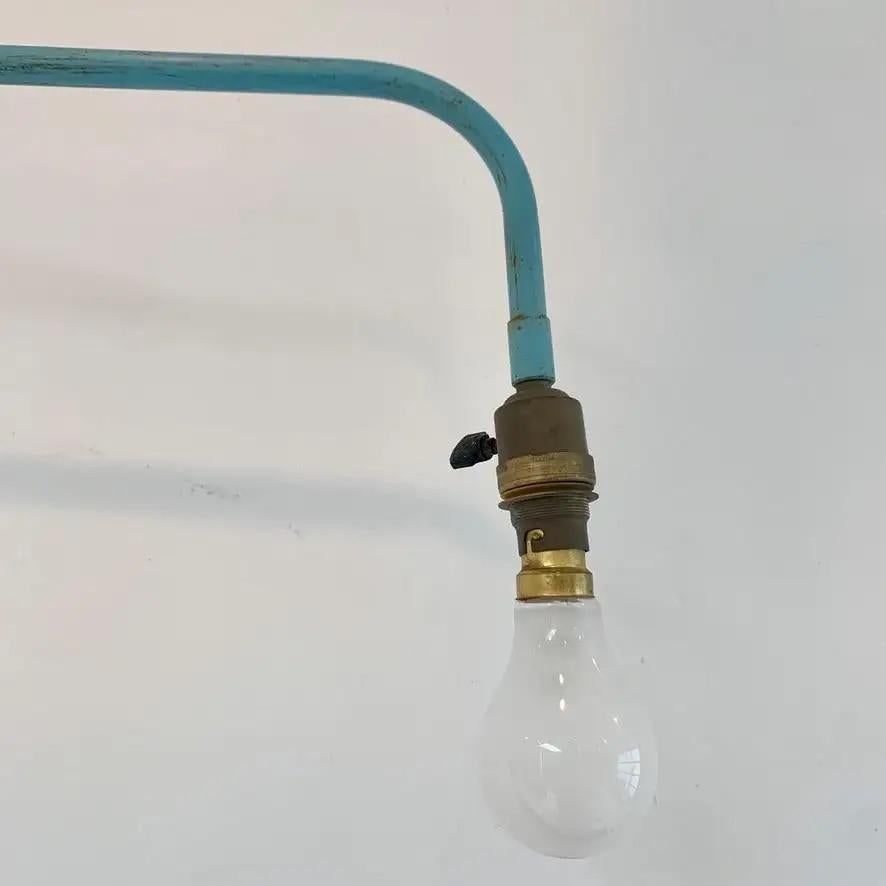 Lámpara de brazo articulado estilo Jean Prouvé en Bueno estado para la venta en Los Angeles, CA