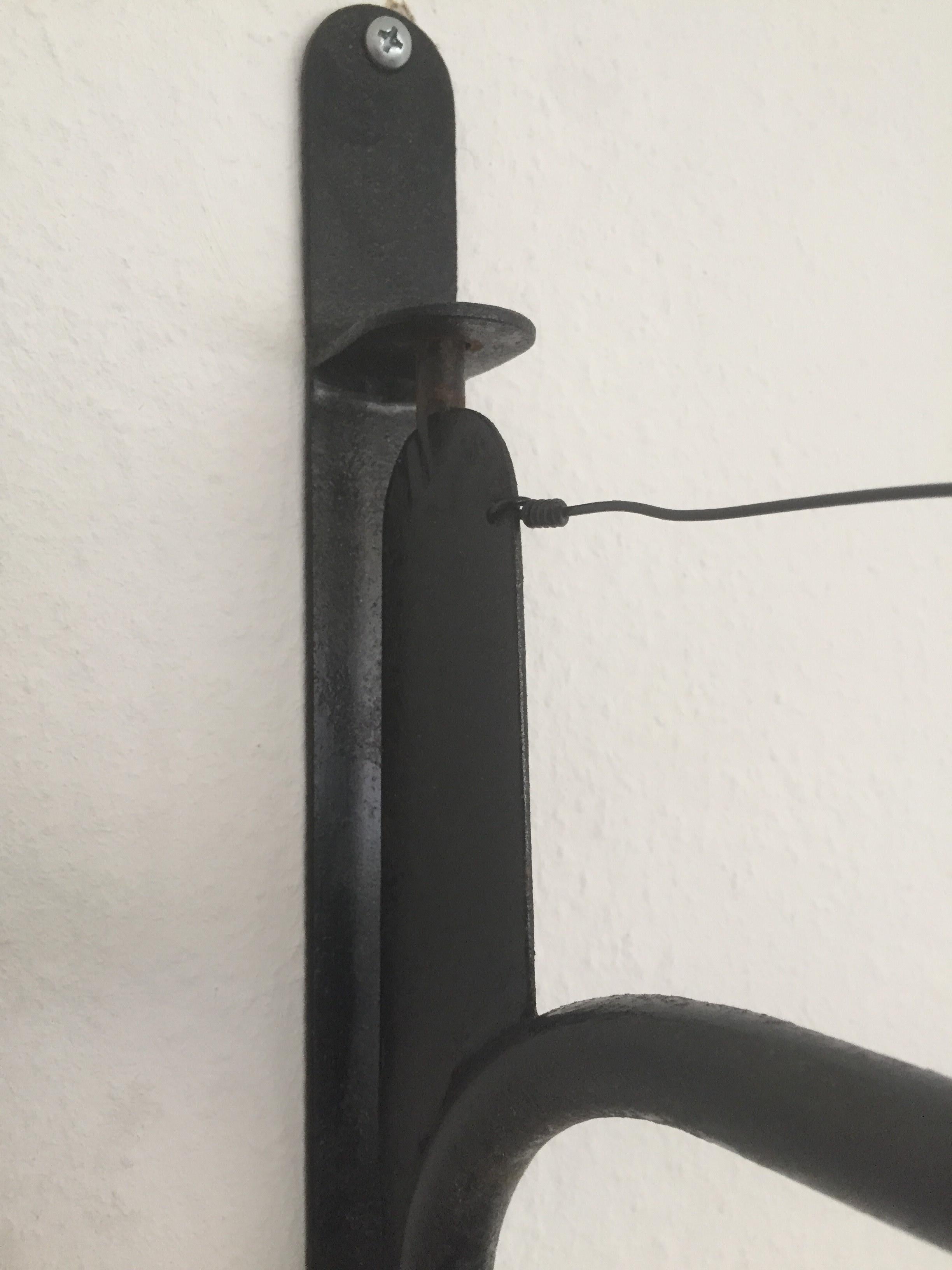 Lámpara de pared Jean Prouvé Swing Jib Lámpara de pared francesa de mediados de siglo, años 50 en venta 3