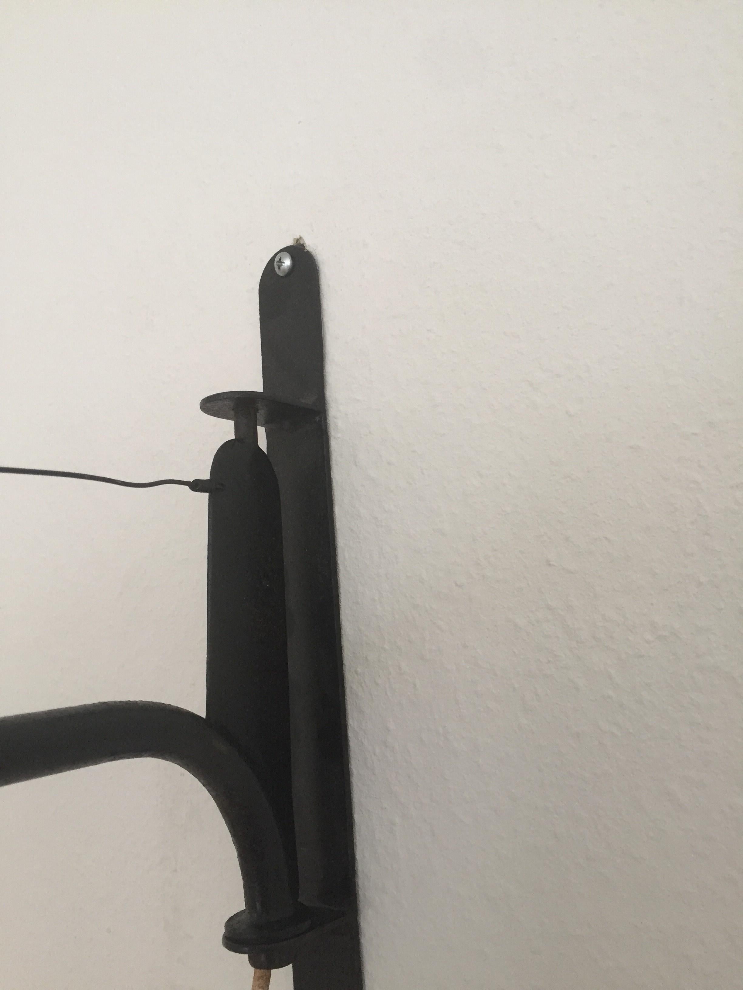 Lámpara de pared Jean Prouvé Swing Jib Lámpara de pared francesa de mediados de siglo, años 50 en venta 5