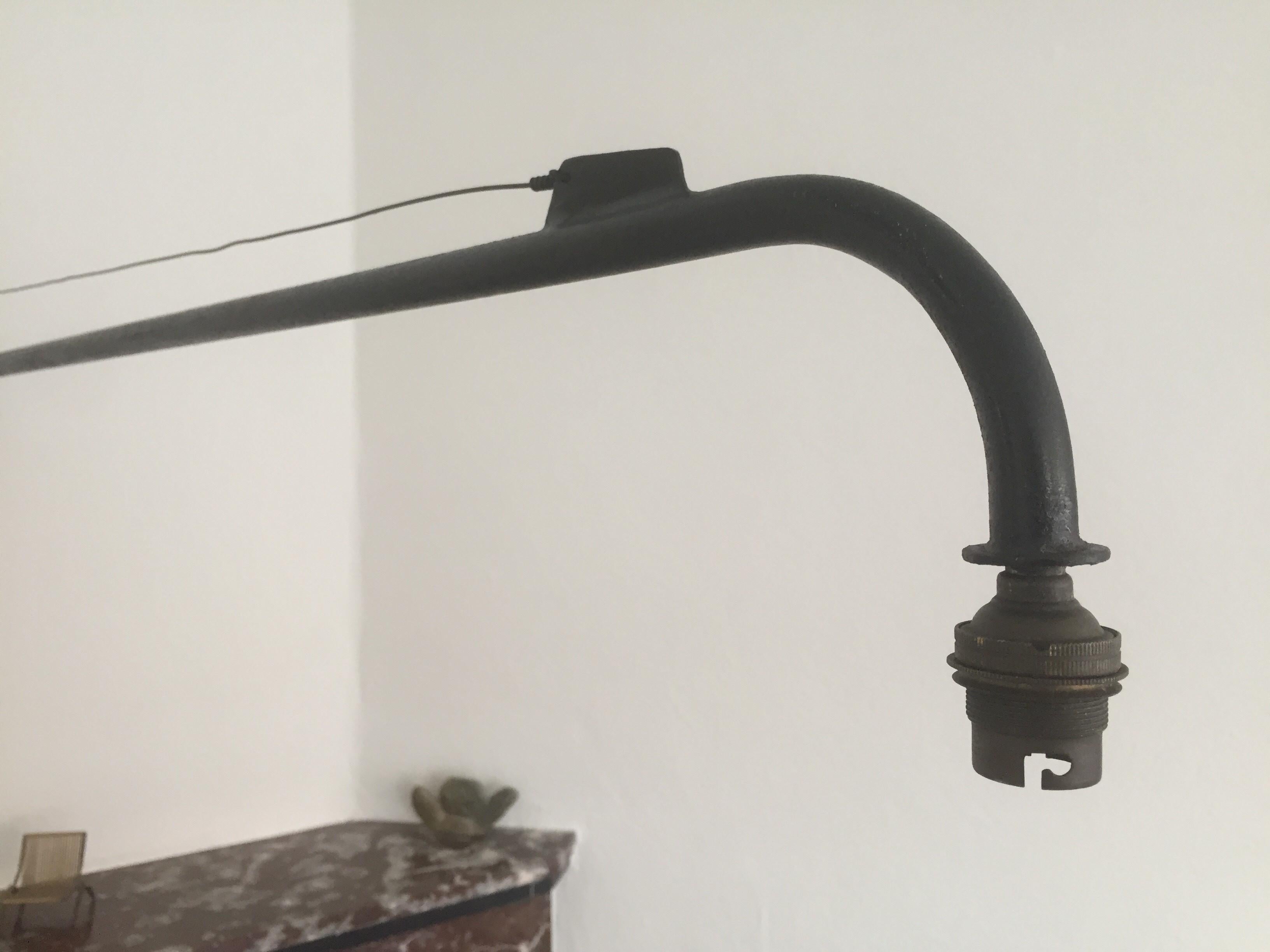 Lámpara de pared Jean Prouvé Swing Jib Lámpara de pared francesa de mediados de siglo, años 50 en venta 2