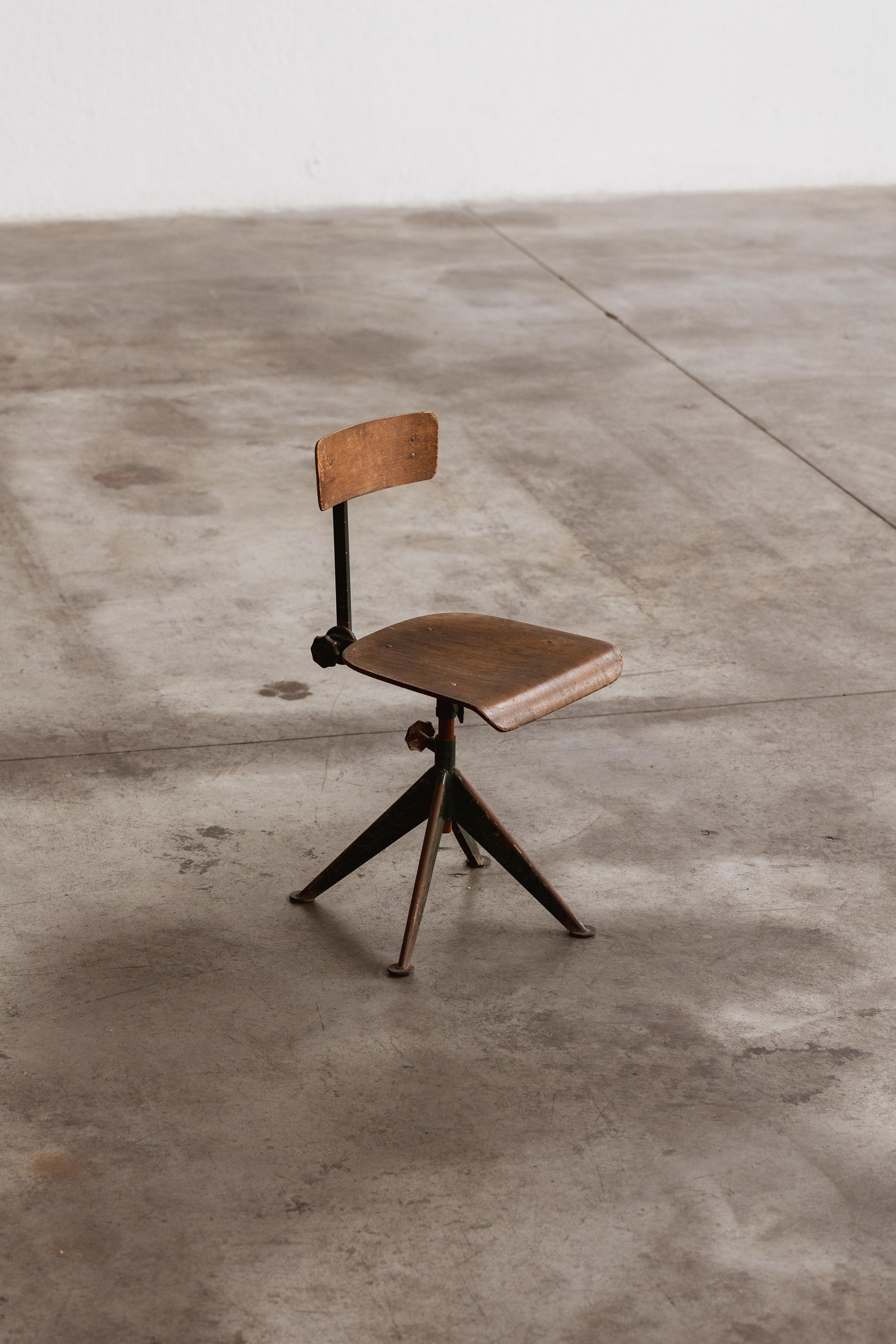 Jean Prouvé Swivel Office Chair, metal and wood, France, 1928 

Jean Prouvé designed this swivel office chair in 1928, introducing a utilitarian yet radical approach to early industrial seating. Manufactured in France, this rare model features a