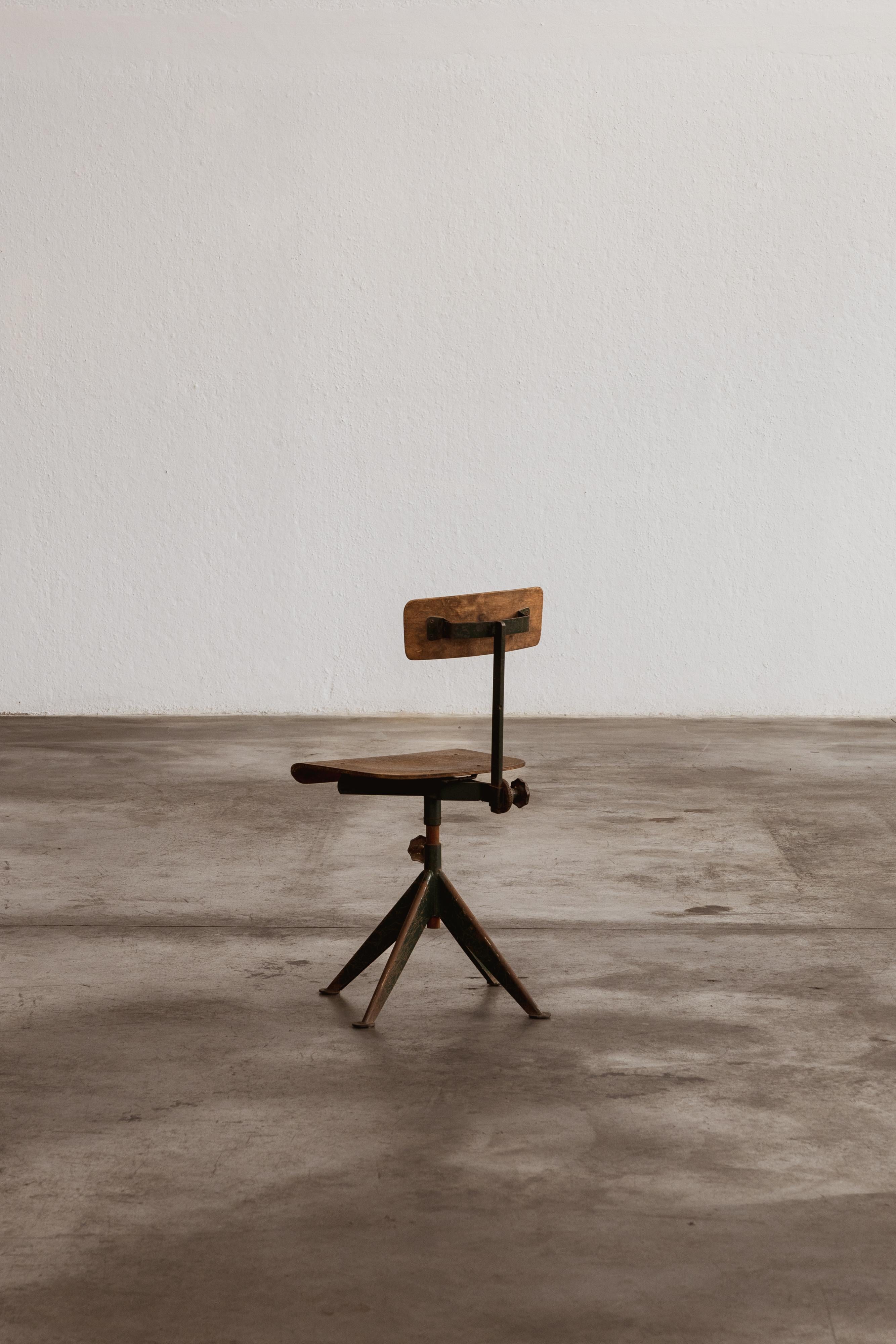 Jean Prouvé Swivel Office Chair, 1928 For Sale 3