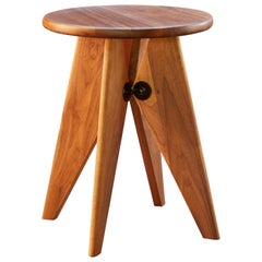 Tabouret Solvay Jean Prouvé en noyer américain par Vitra