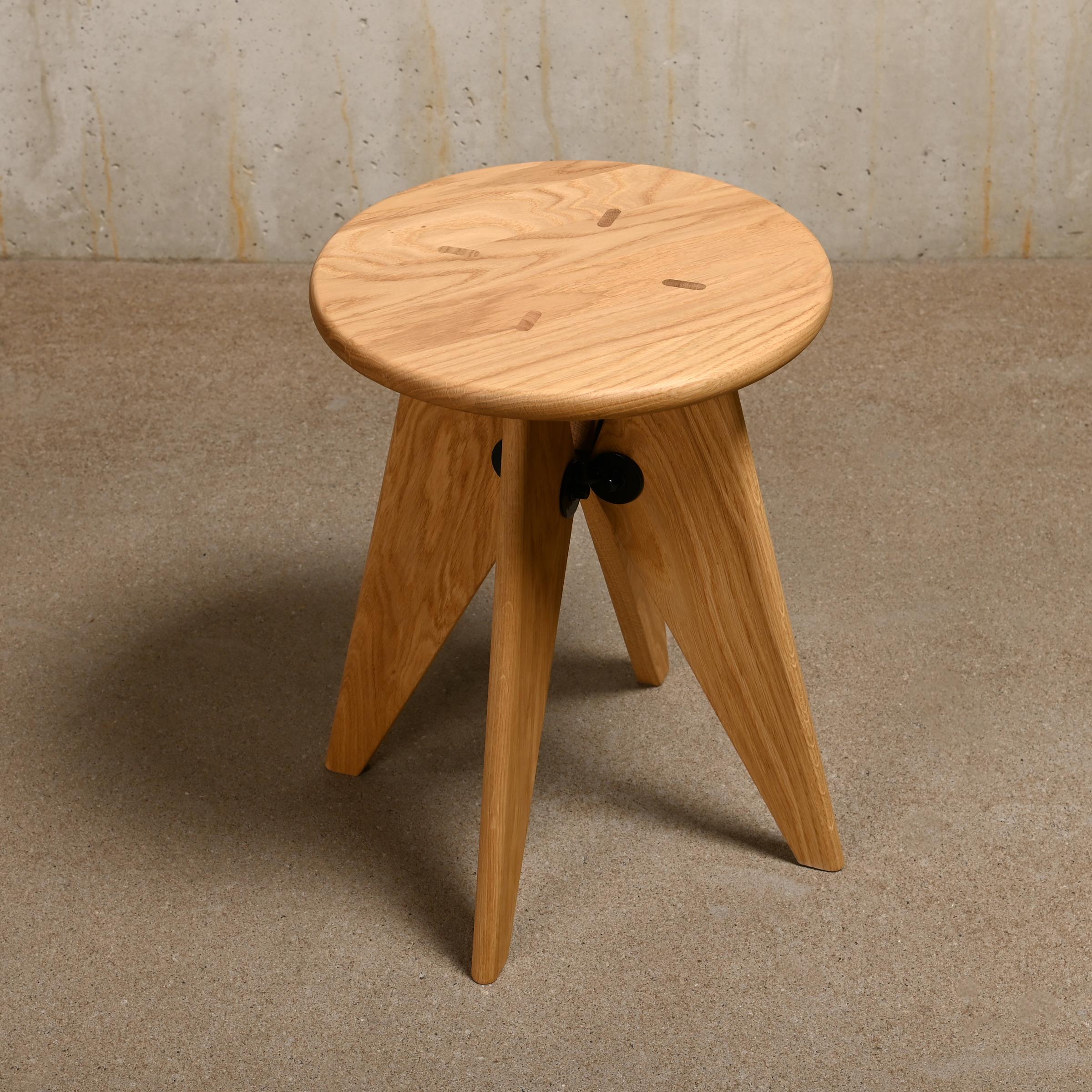 Jean Prouvé Tabouret Solvay / Bois Stool in Solid Natural Oak by Vitra In Excellent Condition For Sale In Amsterdam, NL