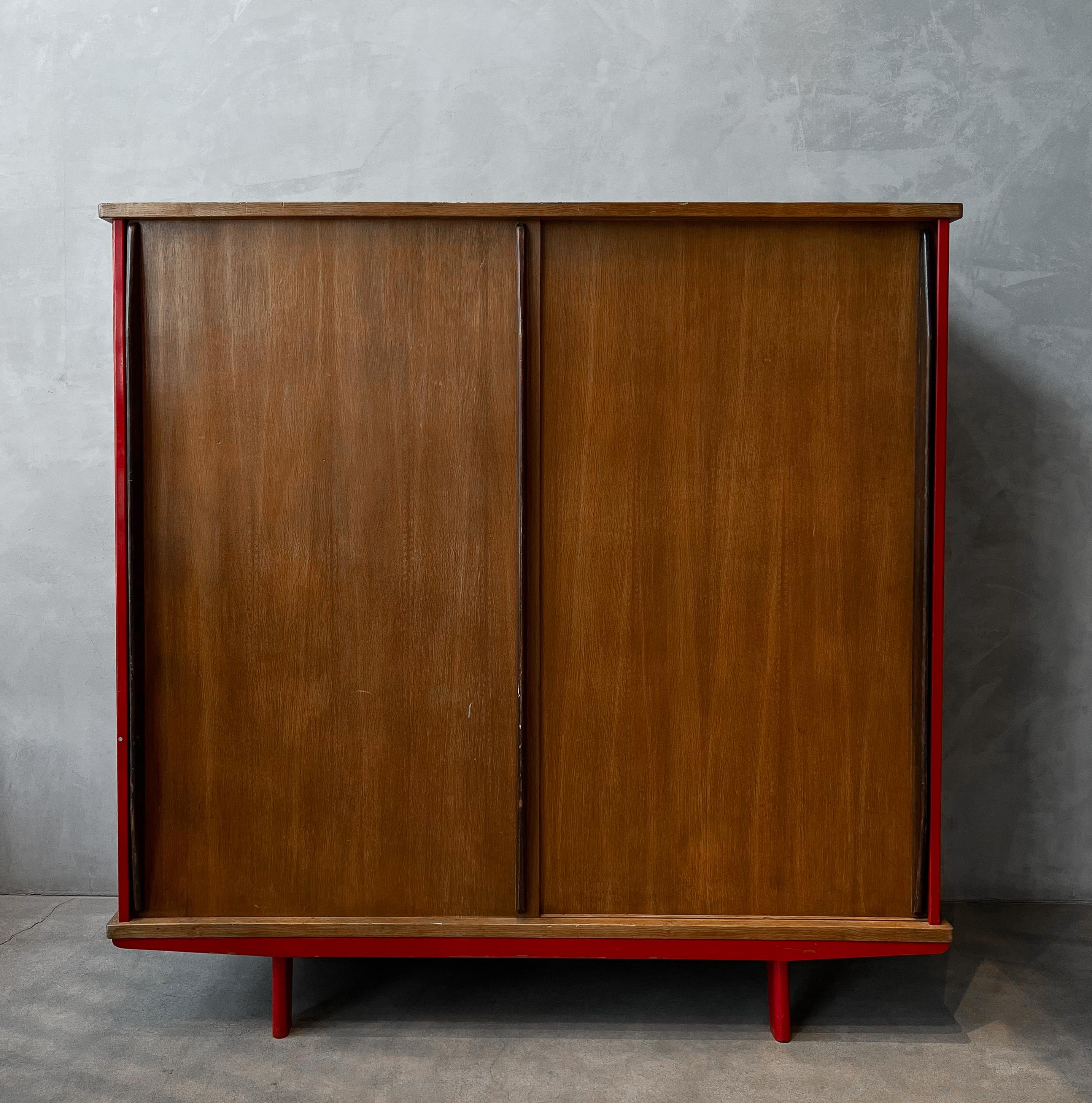 The AG 11 Wardrobe, variant, dating 1945 is an iconic piece manufactured by Ateliers Jean Prouvé. This exemplar presents prime condition and beautiful patina. Certificate of authenticity will be provided. 