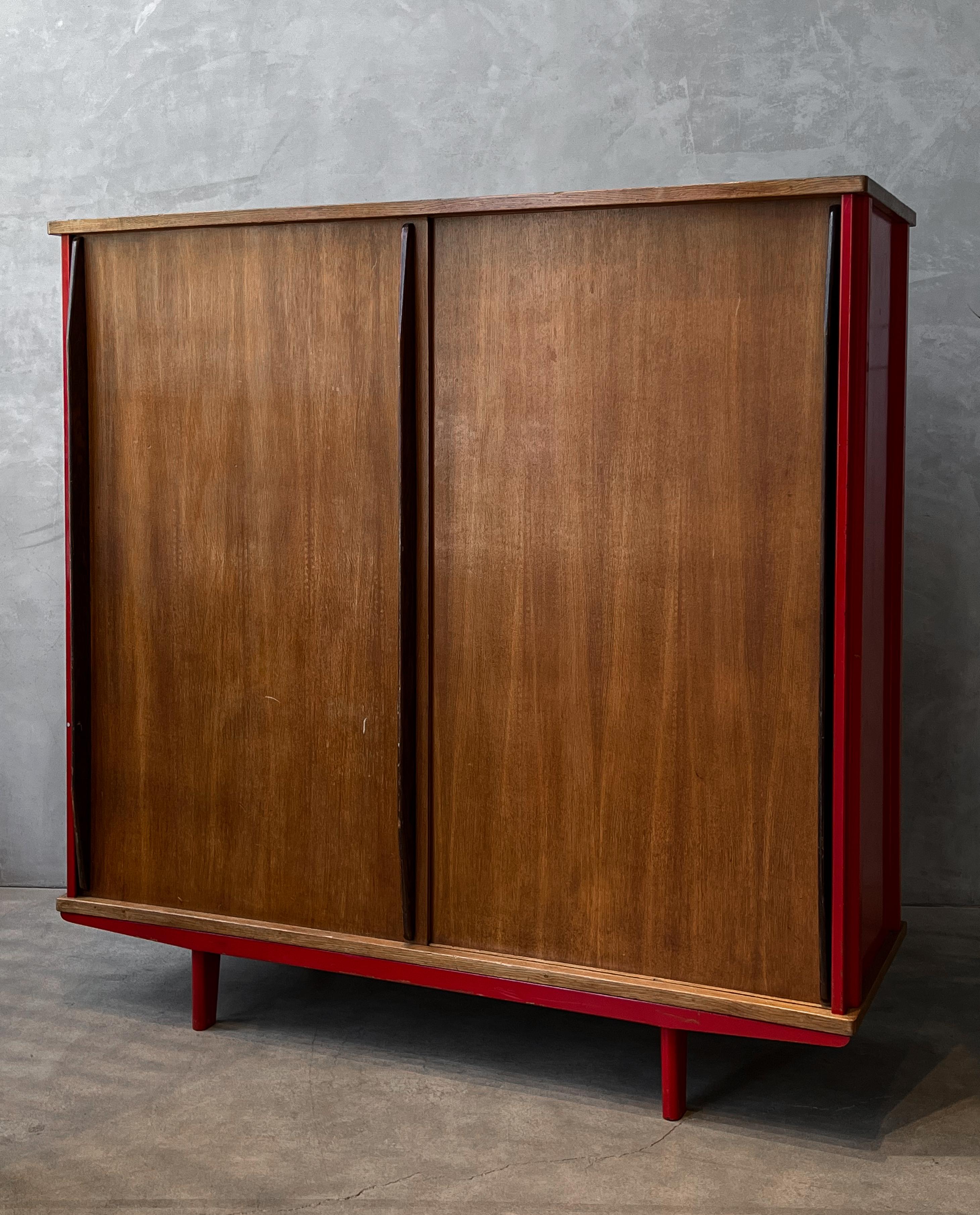 Jean Prouvé Wardrobe “AG 11” Variant - 1945  In Good Condition In Los Angeles, CA