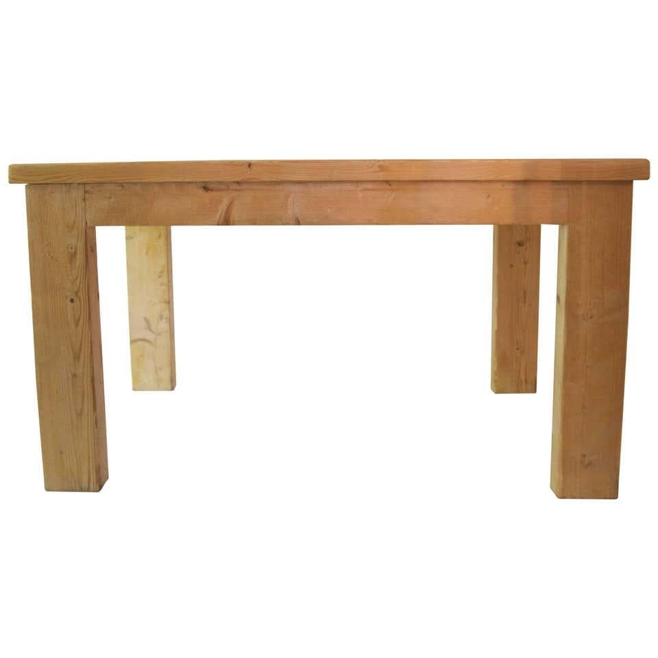 Jean Prouvé avec Guy Rey-Millet:: 
Ensemble d'un banc et d'une table de salle à manger::
Bois::
Refuge de la Vanoise:: CAF:: Les Arcs:: 
circa 1967:: France. 

Mesure : 
Banc : Hauteur 43 cm:: largeur 123 cm:: profondeur 30 cm. 
Table : Hauteur 70