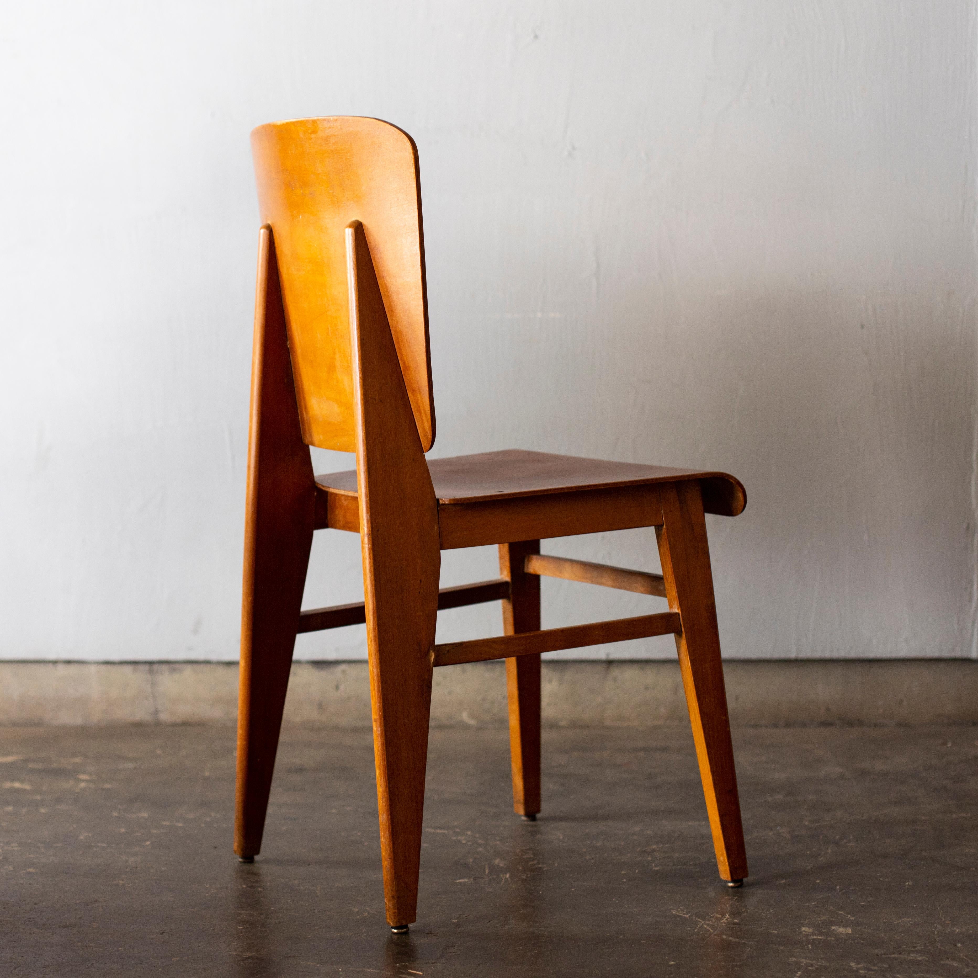 A prototype of Standard Chair, one of Jean Prouve's most famous chairs.
The design and the materials of Standard Chair changed with the times.
All of the parts of this model are made of only wood.
A very rare collector piece.
      