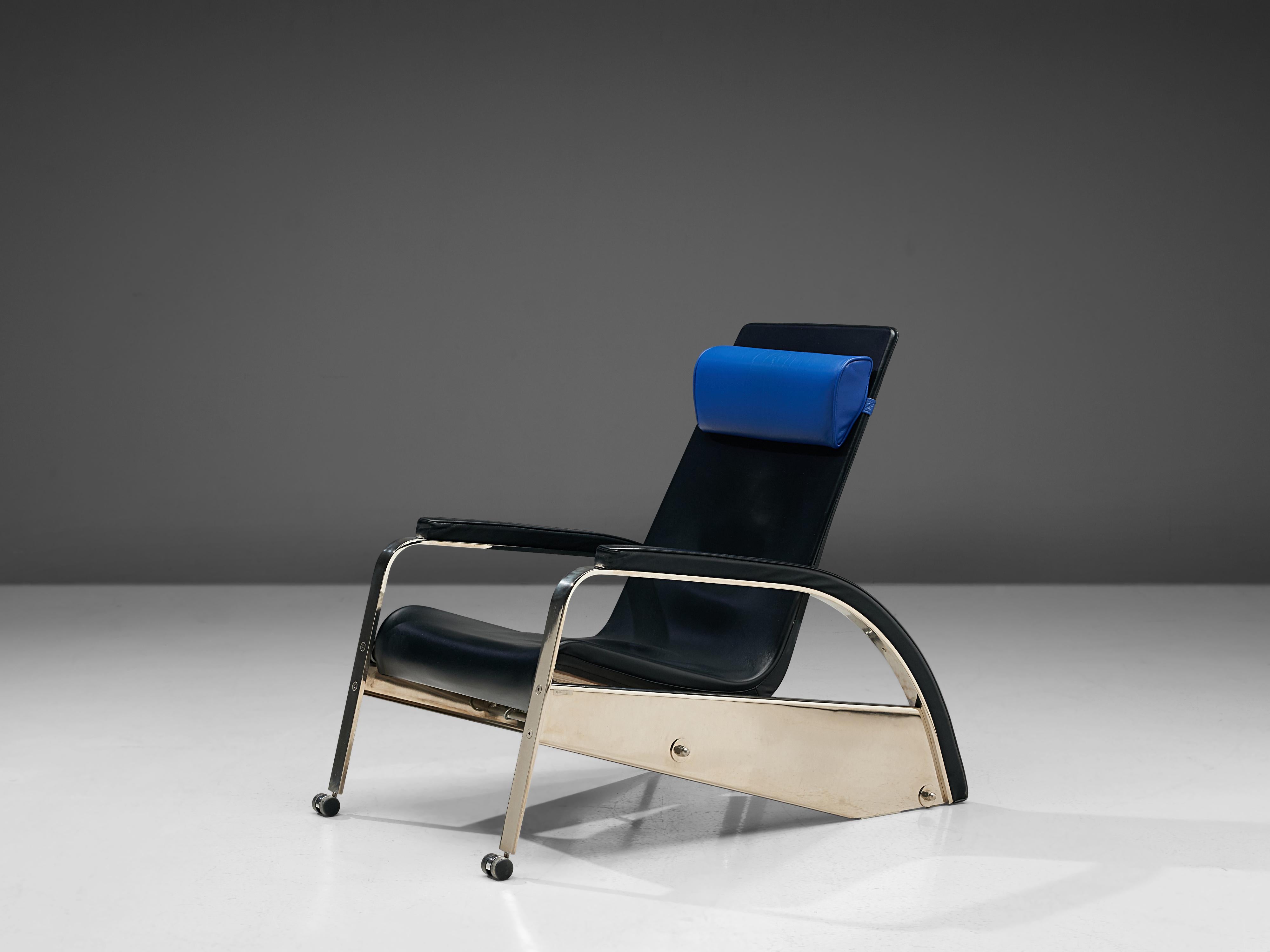 Jean Prouvé, easy chair for Tecta, in leather and chrome, France, 1980. 

Sleek, stylish and modern. Of this rare chair designed by Jean Prouvé, only 100 pieces were produced. In the 1980s this chair went into reproduction by Tecta. The chair is