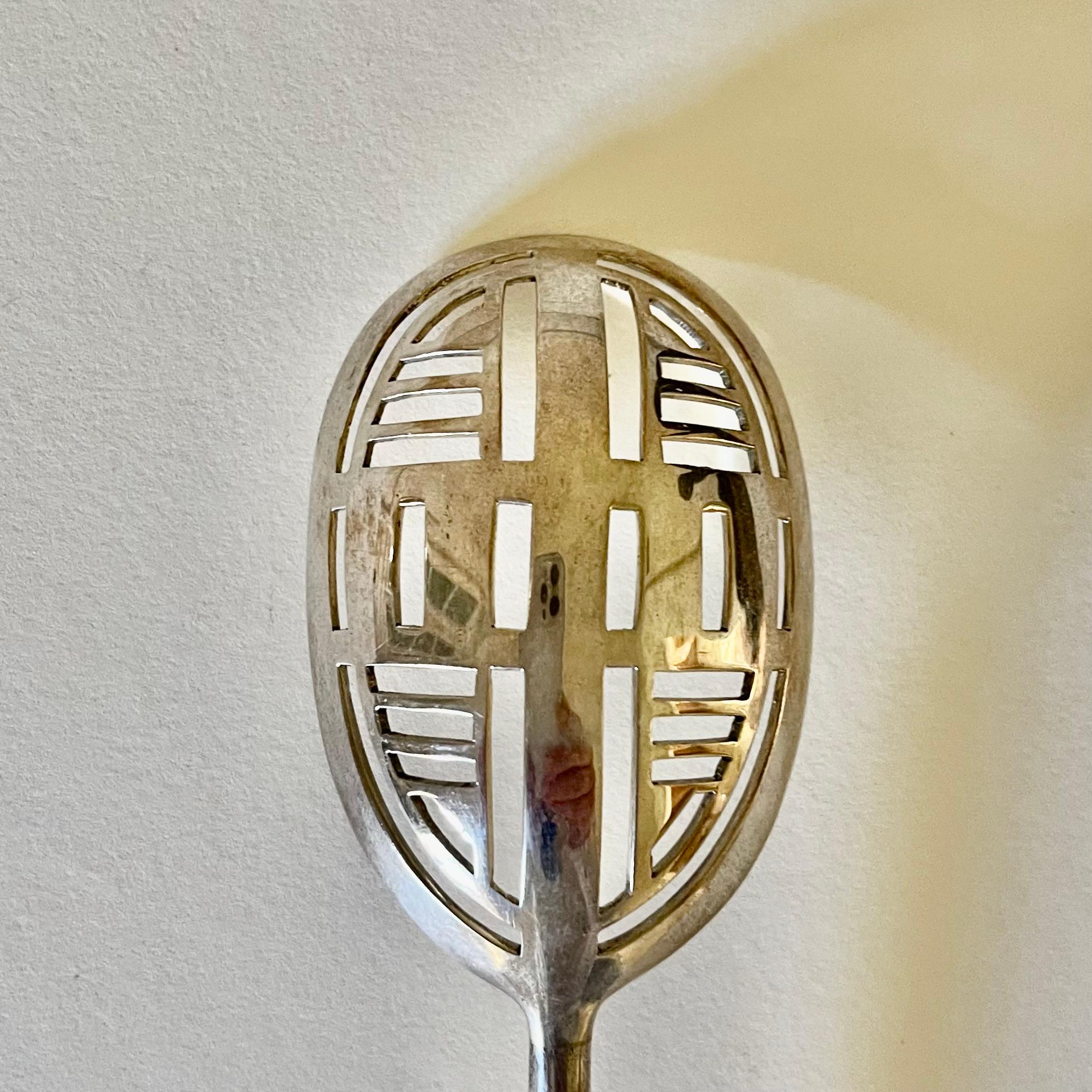 Jean PUIFORCAT (1897-1945) Seltener langer Olivenlöffel aus Sterlingsilber um 1925 im Angebot 1