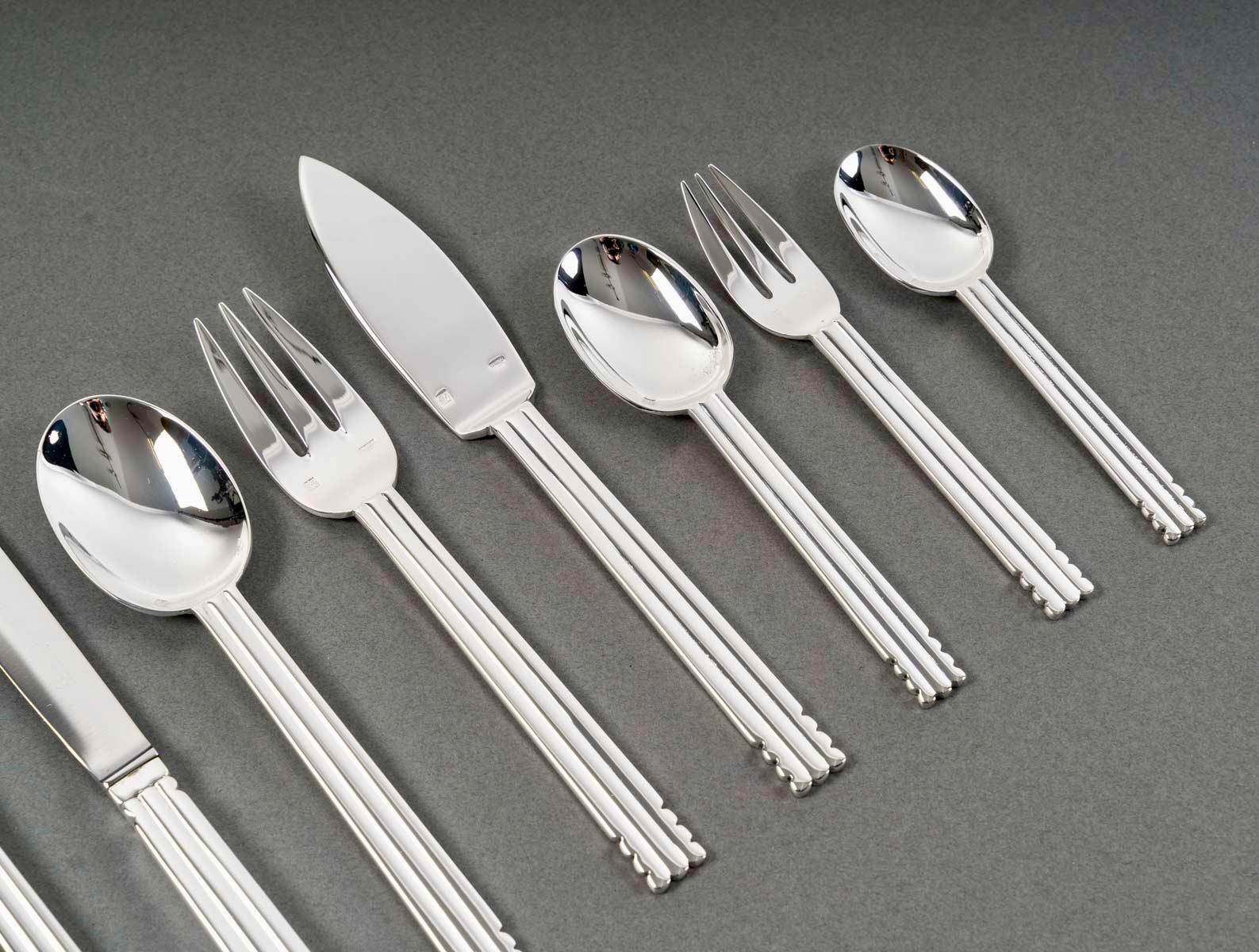Français Jean Puiforcat Art Deco Couverts Nantes Plaqué 8 Personnes 98 Pieces en vente