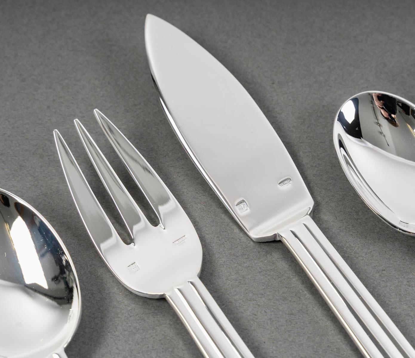 Jean Puiforcat Art Deco Couverts Nantes Plaqué 8 Personnes 98 Pieces Bon état - En vente à Boulogne Billancourt, FR