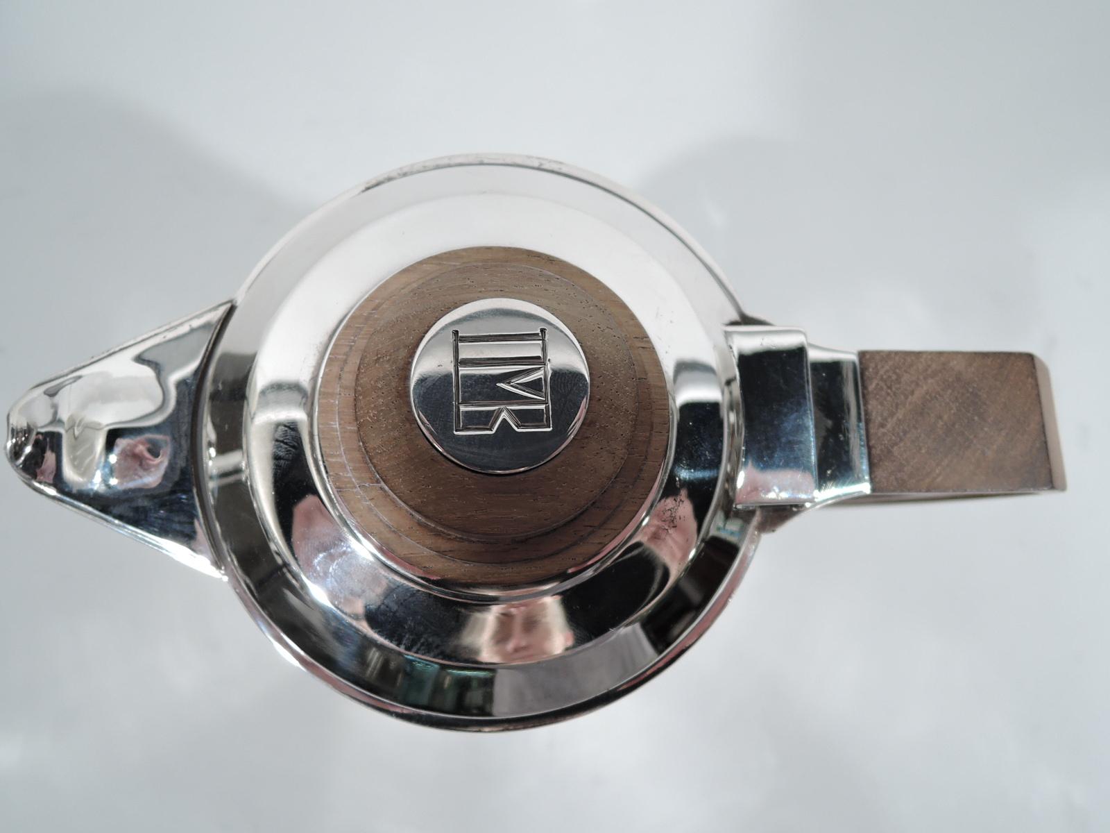 Français Jean Puiforcat Super élégante cafetière française Art Déco en argent