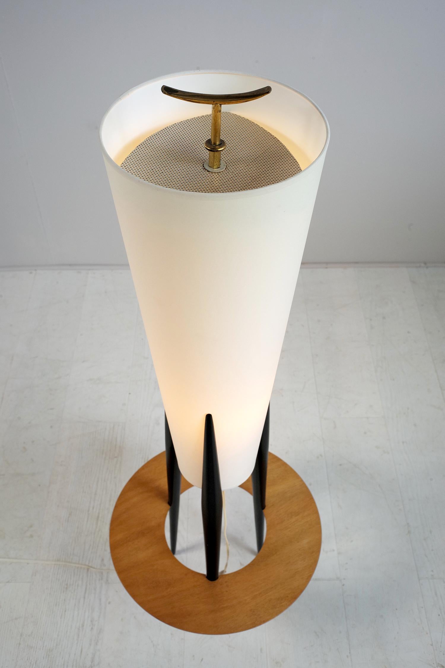 Mid-Century Modern Jean Rispal, lampadaire à trois pieds japonais, France, 1950