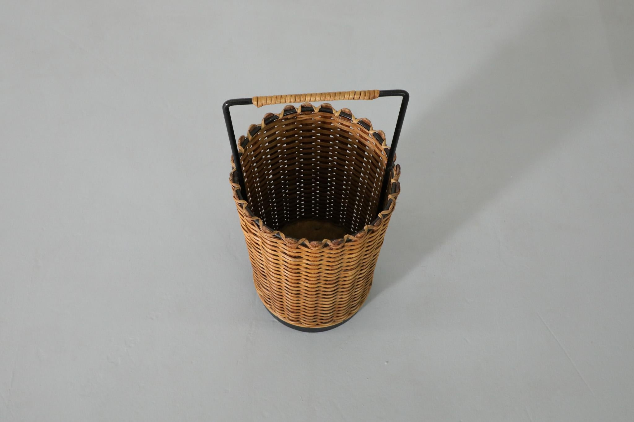 French Mid-Century Woven Rattan Basket or Umbrella Stand with Wrapped Handle For Sale 1