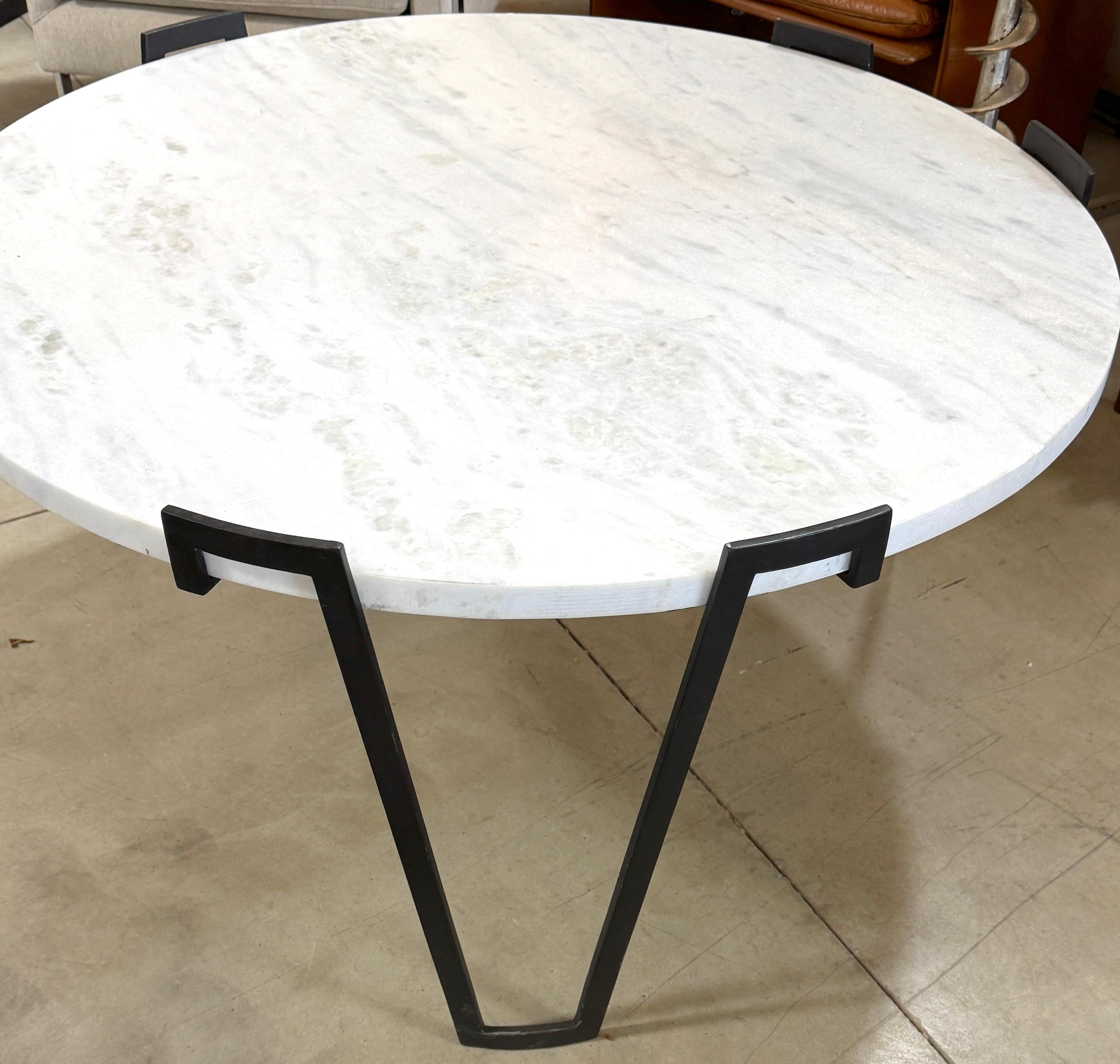 Français Table basse avec plateau en marbre blanc /stone en vente