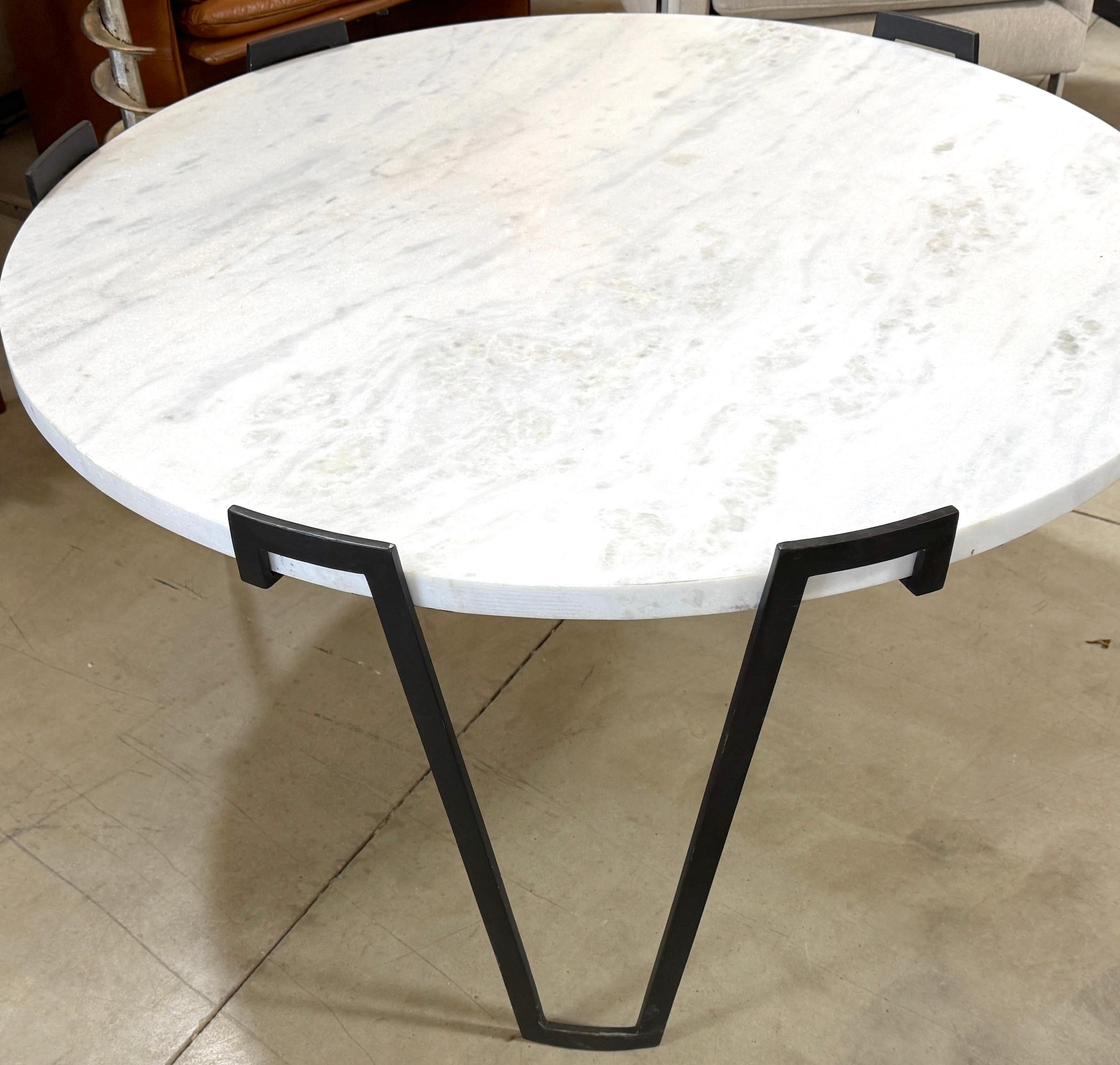 Fer forgé Table basse avec plateau en marbre blanc /stone en vente