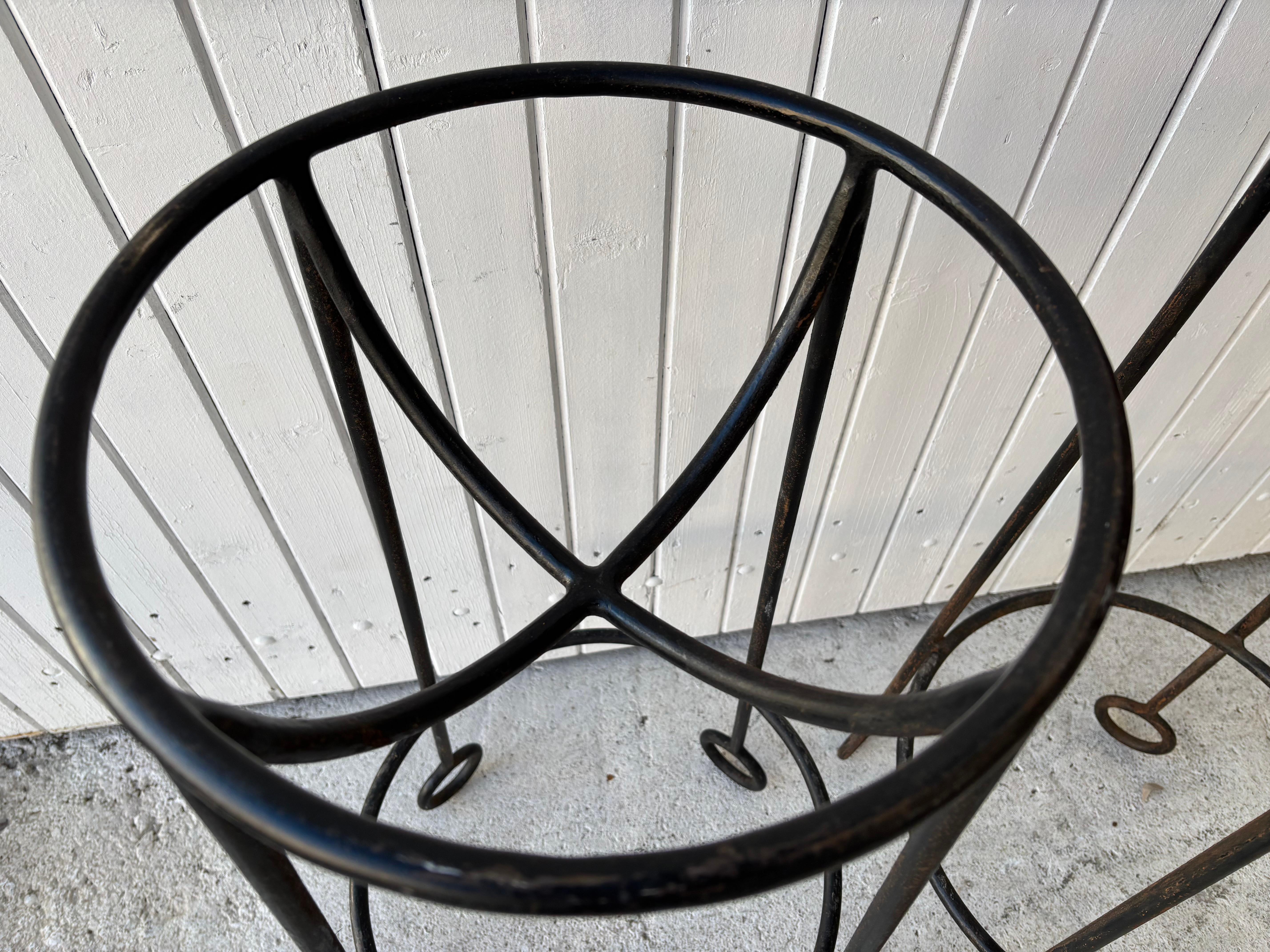 Hocker Bar mit Fußball-Lederkugeln und Sitz aus Lederkugeln (Mitte des 20. Jahrhunderts) im Angebot