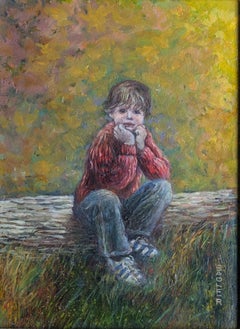 Porträt eines Kindes in rotem Pullover und blauen Jeans, das auf einem Baumstamm sitzt und Adidas trägt