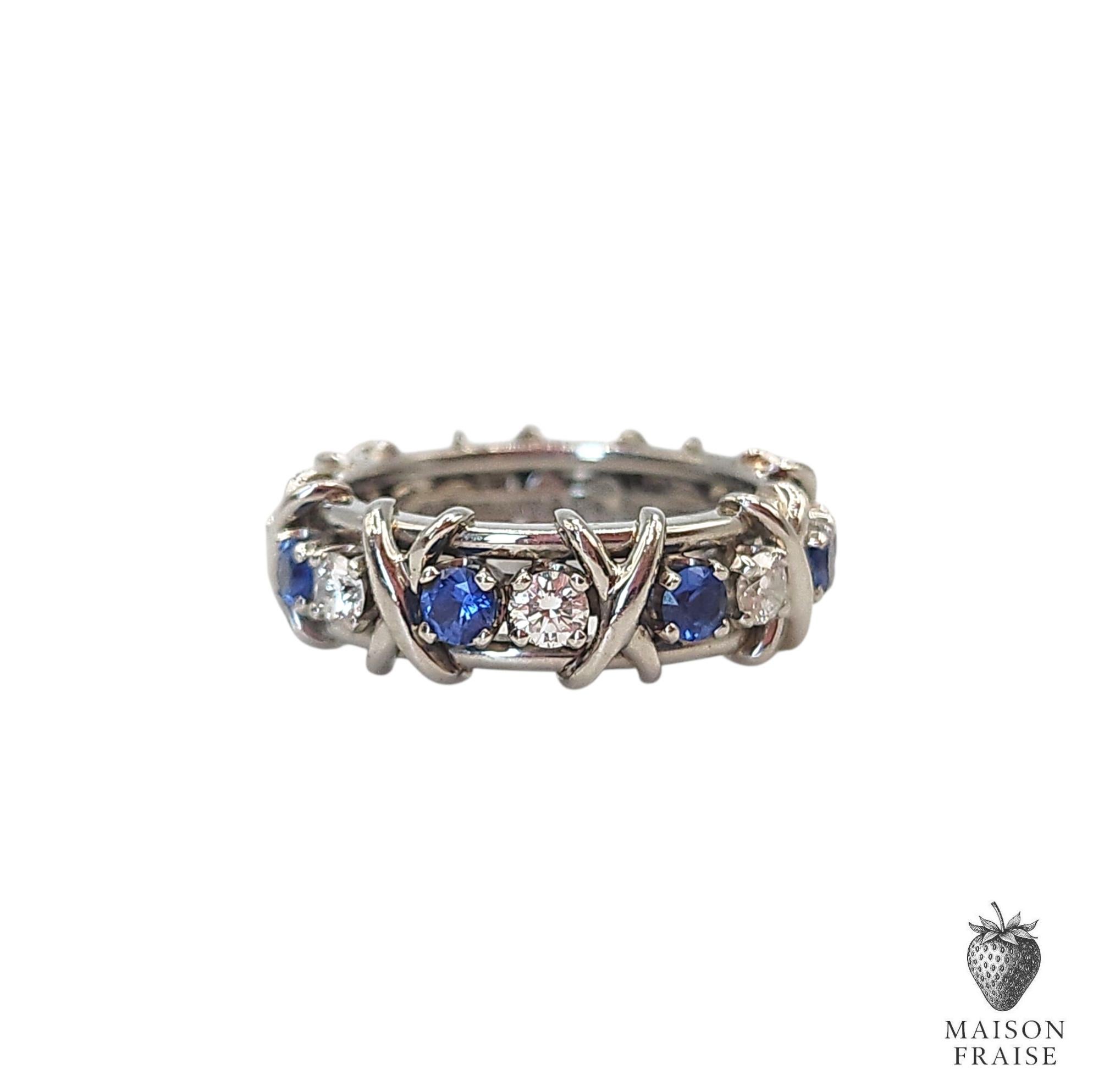 Jean Schlumberger for Tiffany & Co. Anillo de dieciséis piedras con zafiros azules y diamantes en platino, talla US 6

Firmado: Tiffany & Co. Estudios Schlumberger
Creador/Fabricante: Jean Schlumberger for Tiffany & Co.
Materiales: Platino, zafiros
