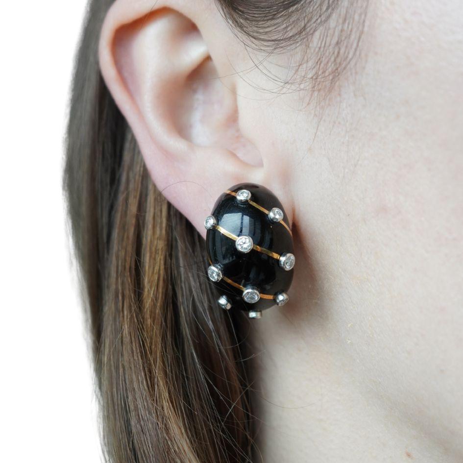 Este par de relojes vintage Tiffany & Co. Los pendientes 