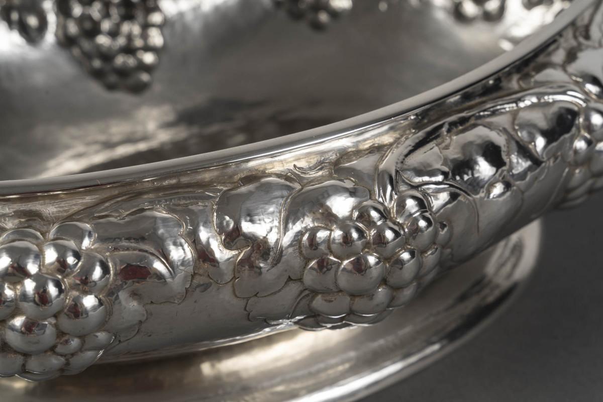 French JEAN SERRIERE – Oval planter in solid silver 20th century circa 1920 For Sale