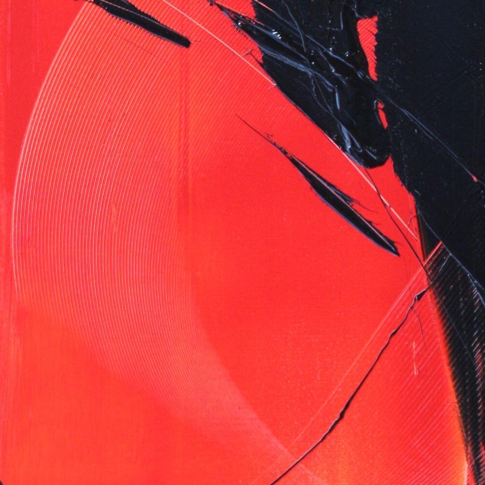 Arte abstracto moderno y audaz: Llamativo lienzo rojo con trazos gestuales negros en venta 5
