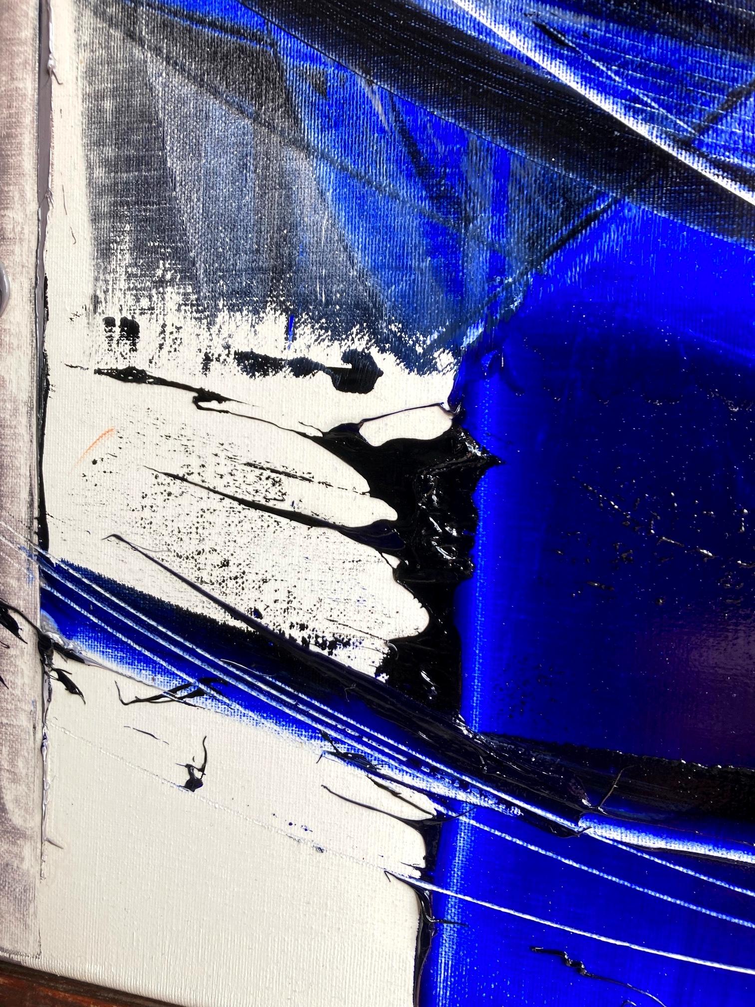 Pinceladas atrevidas contemporáneas: Azul y negro sobre gris Pintura al óleo abstracta en venta 6