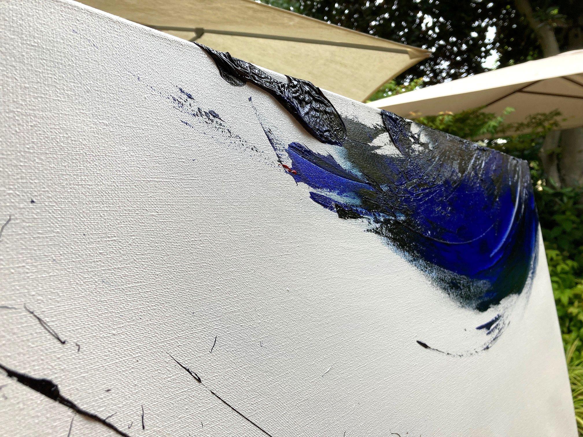 Sinfonia astratta dinamica in blu e nero con rosso Pittura ad olio moderna in vendita 3