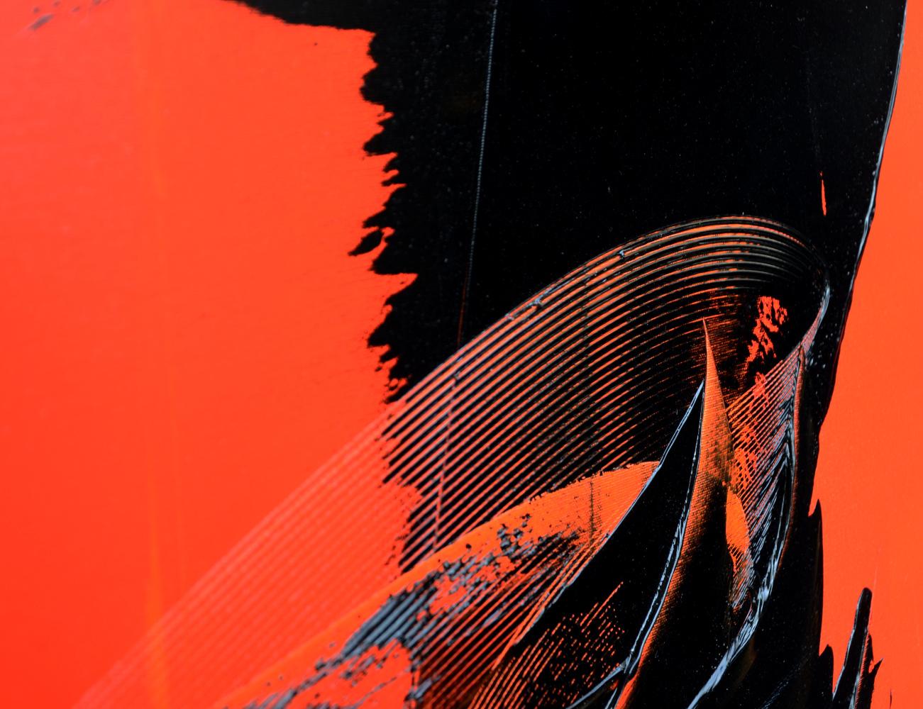 Misteriosa Figura de Sombra en Rojo - Pintura al Óleo Contemporánea de Arte Oscuro en venta 2