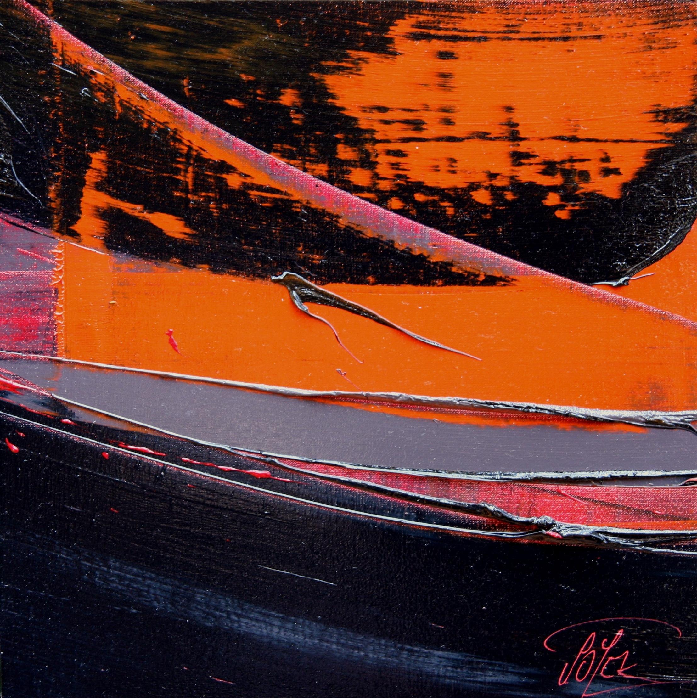  Dieses Kunstwerk zeigt einen orangefarbenen Hintergrund, der unten von einer großen schwarzen Fläche und oben von einer gemusterten schwarzen Fläche bedeckt ist, die ihrerseits diagonal gestrichen ist, um die Leinwand teilweise freizulegen. Ein