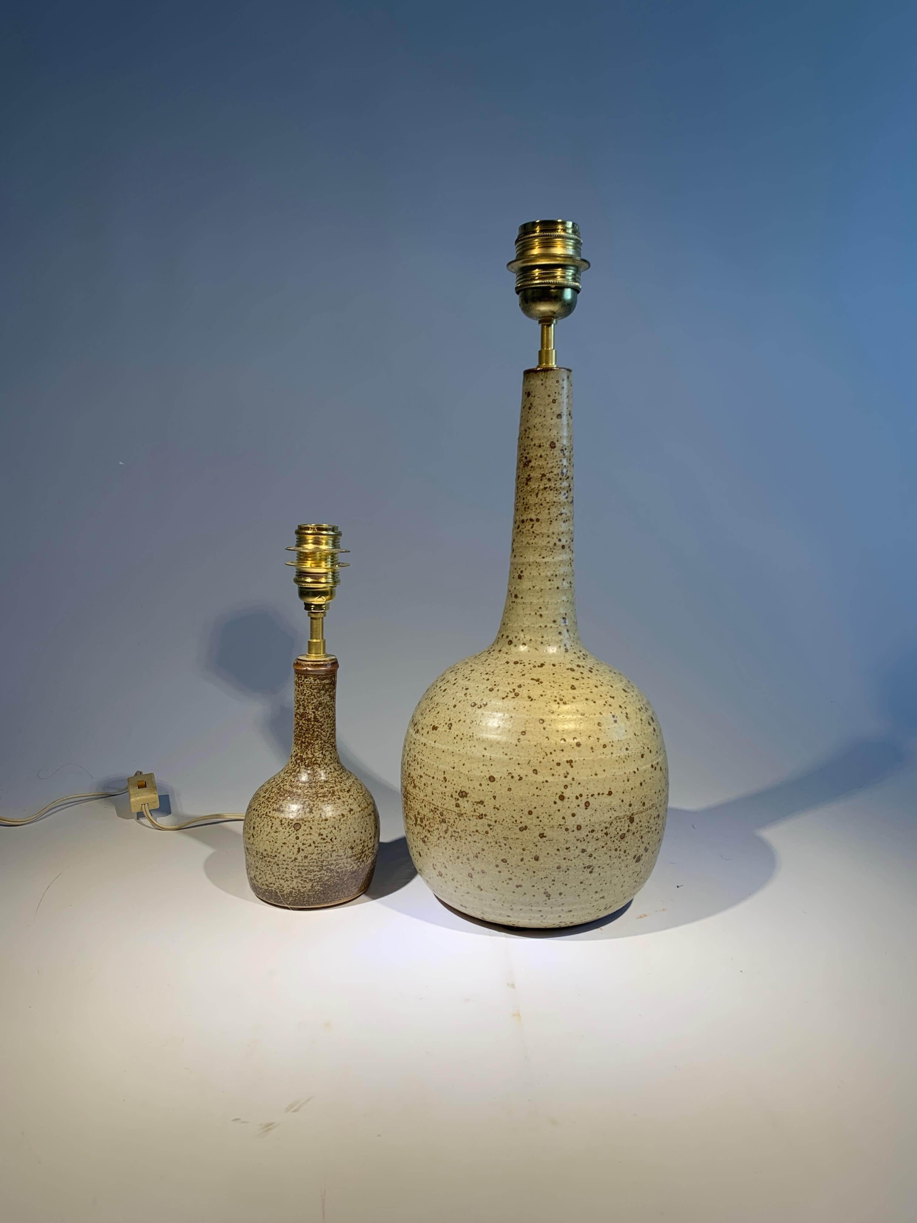 Mid-20th Century Jean TESSIER set of 2 French sandstone lamps For Sale