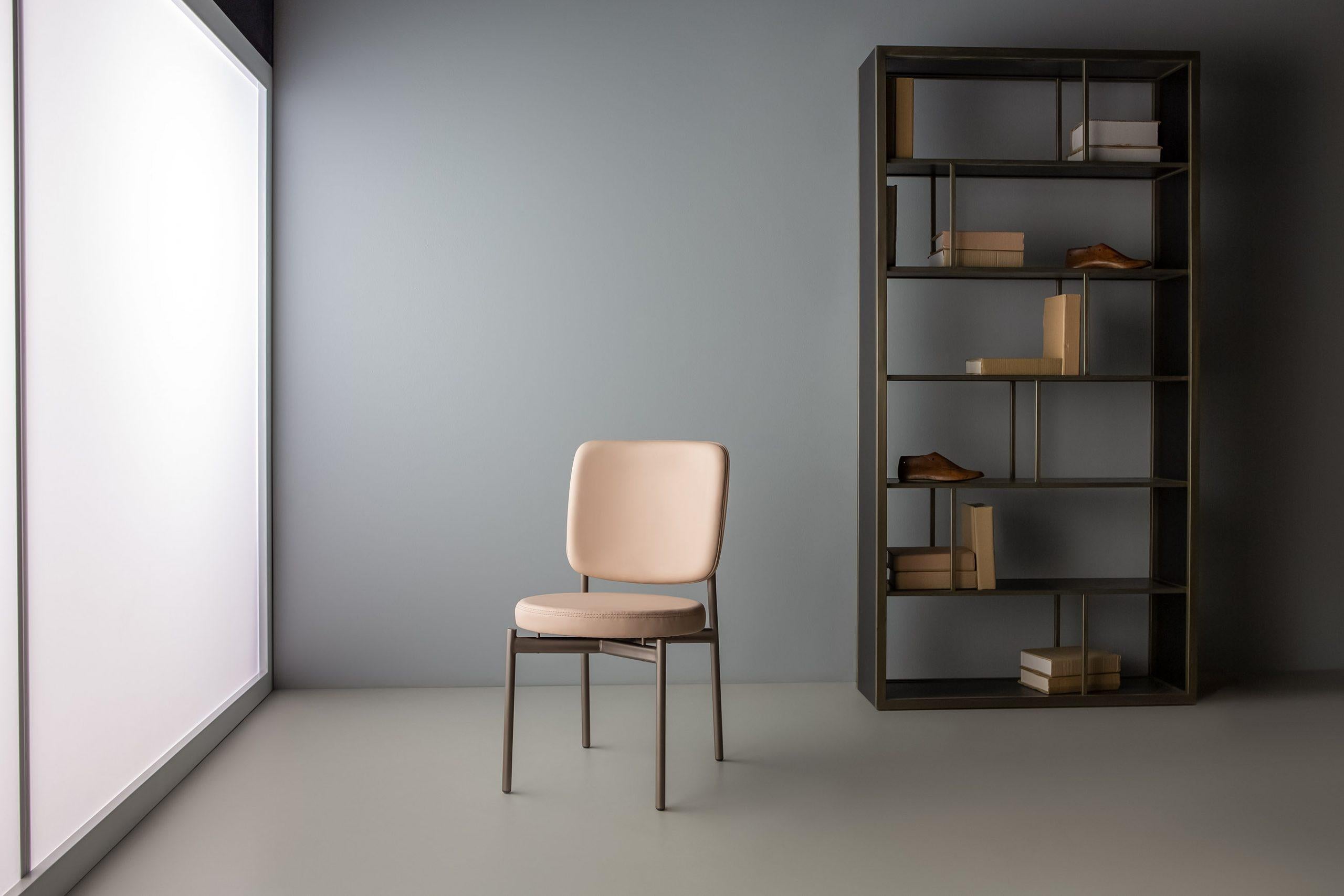 Jean Uni Chair by Doimo Brasil
Dimensions: W 46 x D 57 x H 83 cm 
Materials: Metal, Upholstered seat.


With the intention of providing good taste and personality, Doimo deciphers trends and follows the evolution of man and his space. To this end,