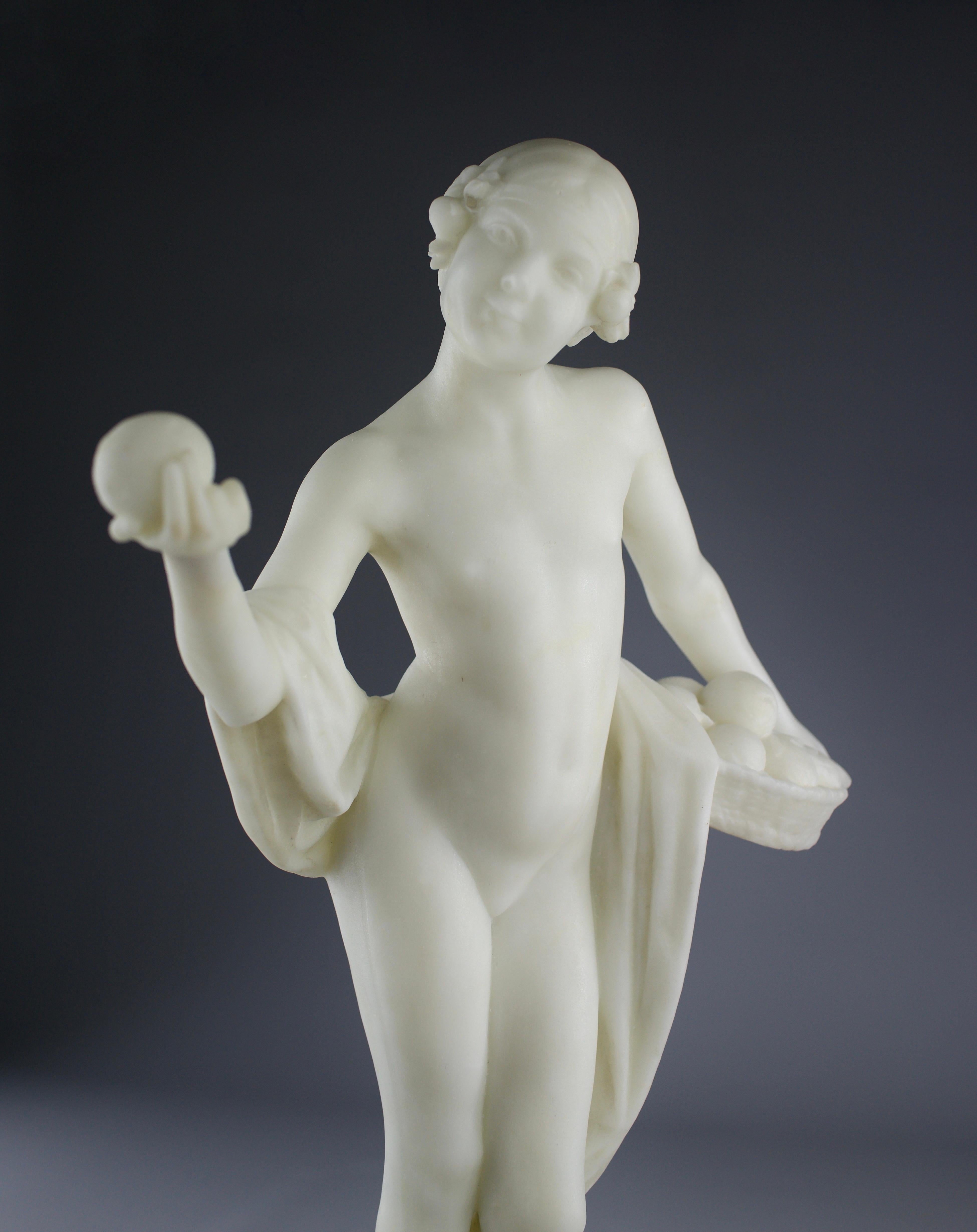 Jean Verschneider, Mädchen und der goldene Apfel, Marmorskulptur, Art déco, 1920er Jahre (Französisch) im Angebot