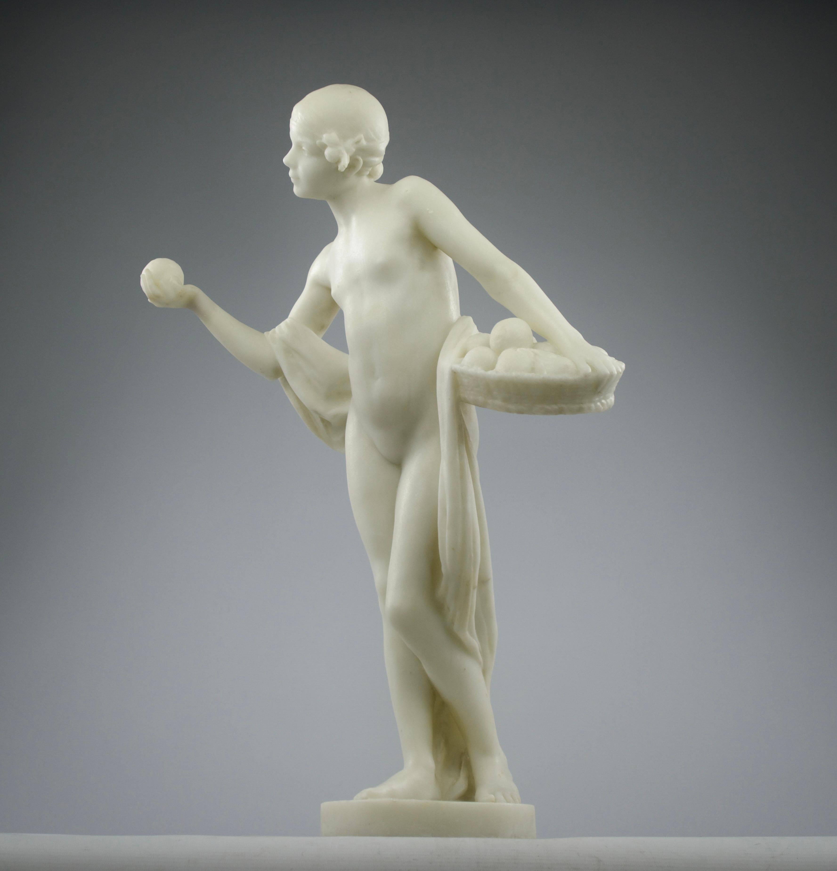 Jean Verschneider, Mädchen und der goldene Apfel, Marmorskulptur, Art déco, 1920er Jahre im Angebot 2