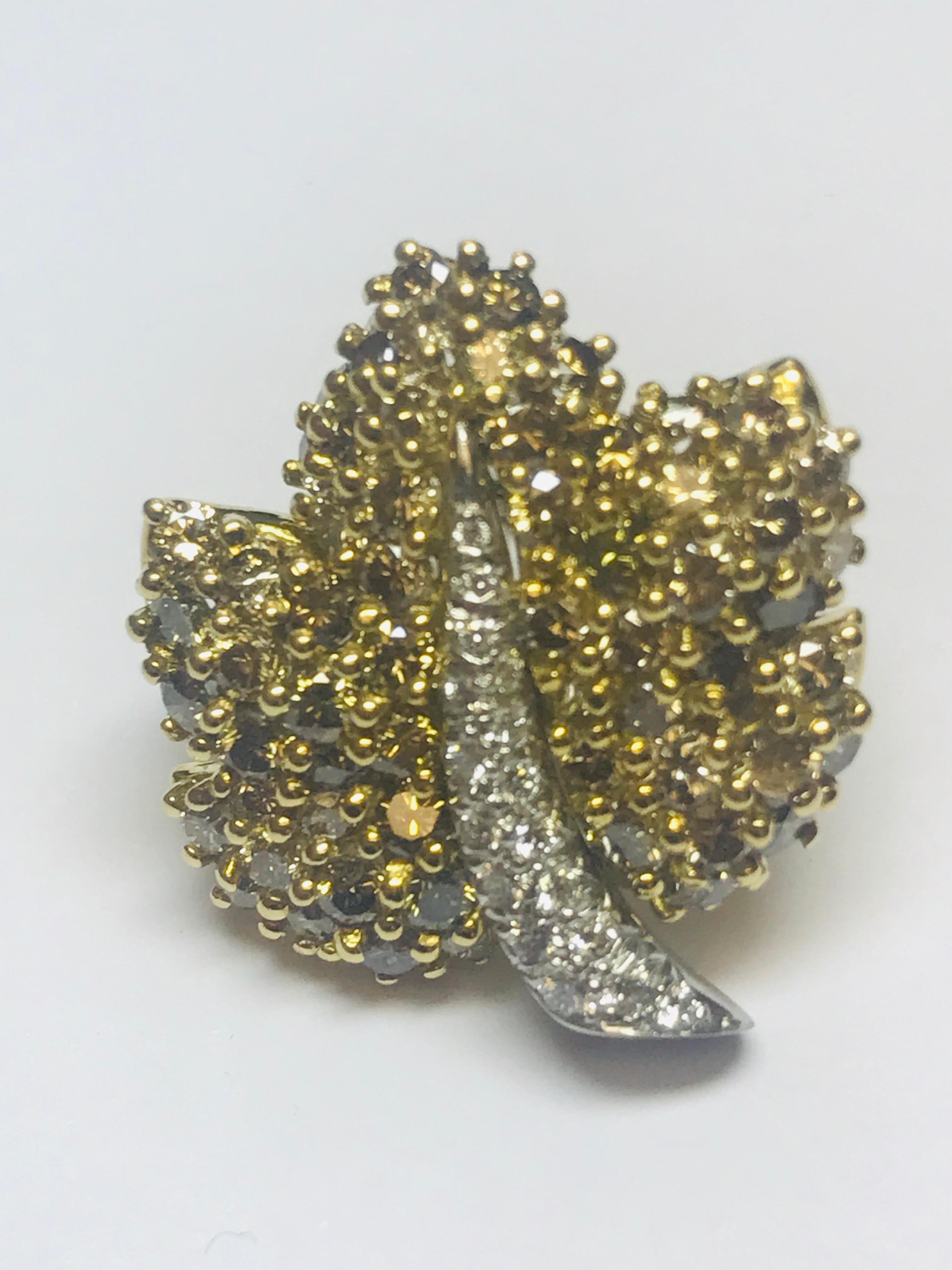 Jean Vitau 18 Karat Olive and White Diamond Maple Leaf Brooch In New Condition For Sale In New York, NY