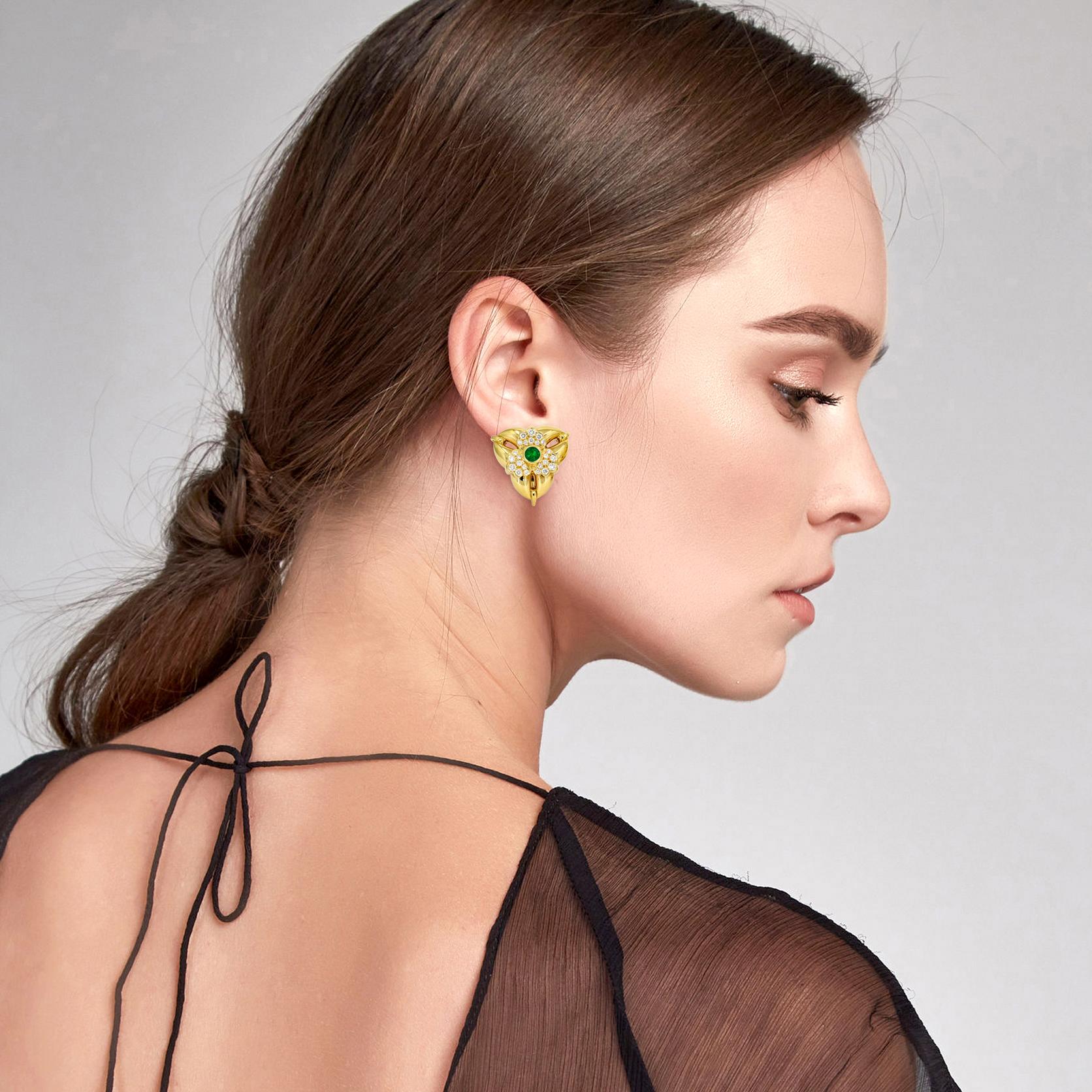 Jean Vitau emerald and diamond trillium flower earrings in 18-karat yellow gold with omega backs. 

Length, 25mm
Width, 24mm
Depth, 12mm
Weight, 26.7 grams
Diamond Total Carat Weight, 1.90 carat 