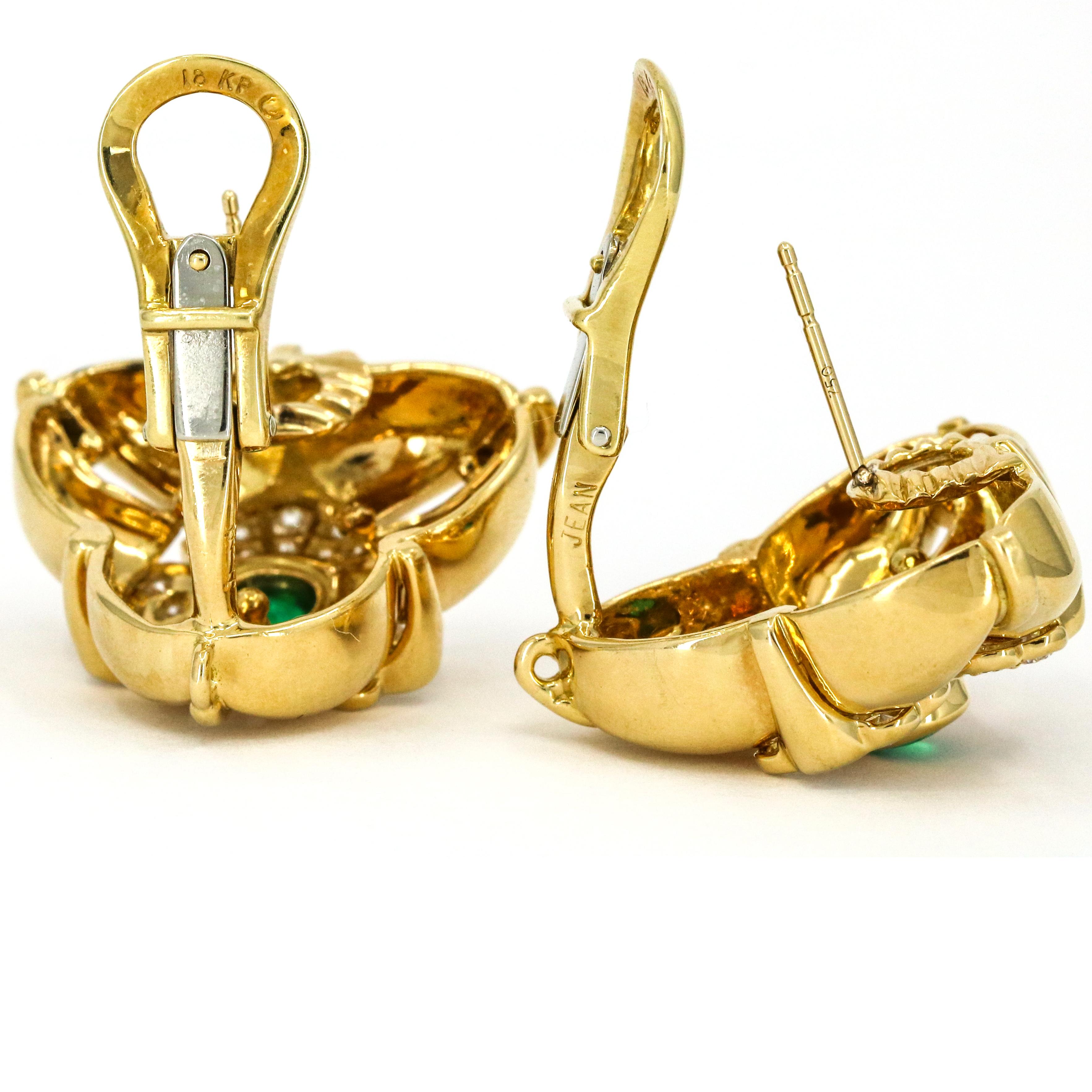 Jean Vitau 18 Karat Yellow Gold Emerald Diamond Trillium Flower Earrings In Excellent Condition For Sale In Fort Lauderdale, FL