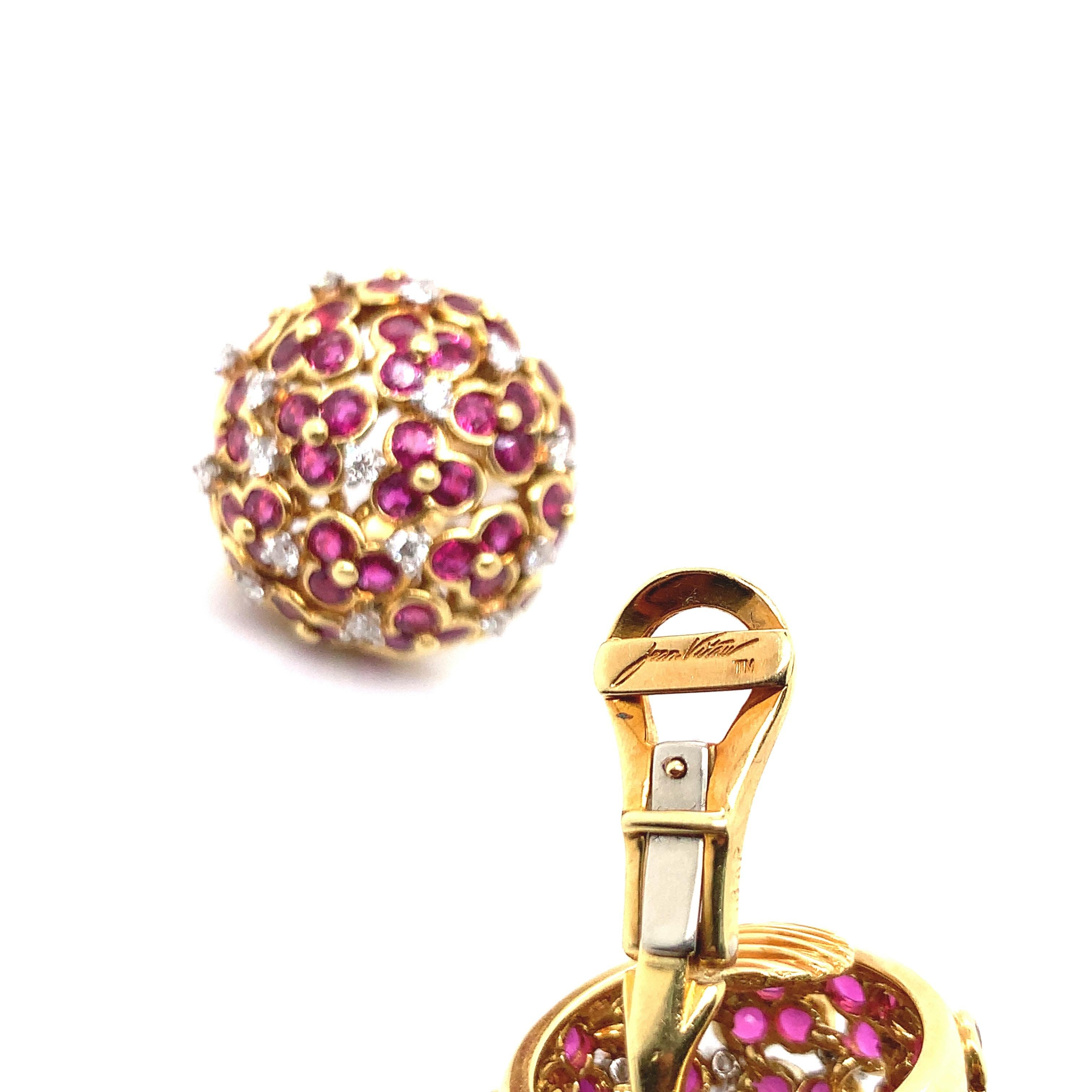 Jean Vitau Boucles d'oreilles en or jaune 18 carats, rubis et diamants Pour femmes en vente