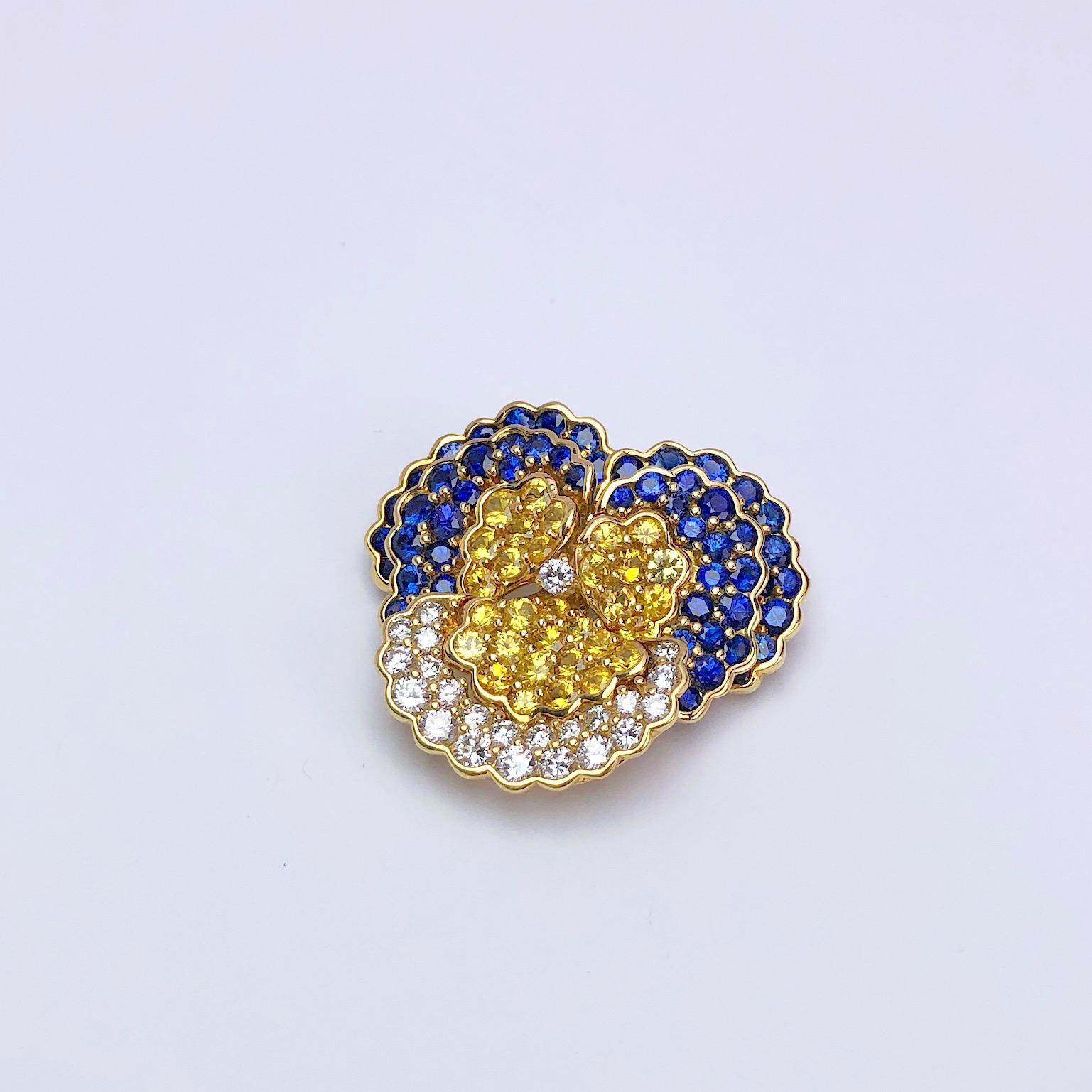 Jean Vitau 18KT Yellow Gold, 14.50 Carat Sapphire and Diamond Large Pansy Brooch In New Condition For Sale In New York, NY