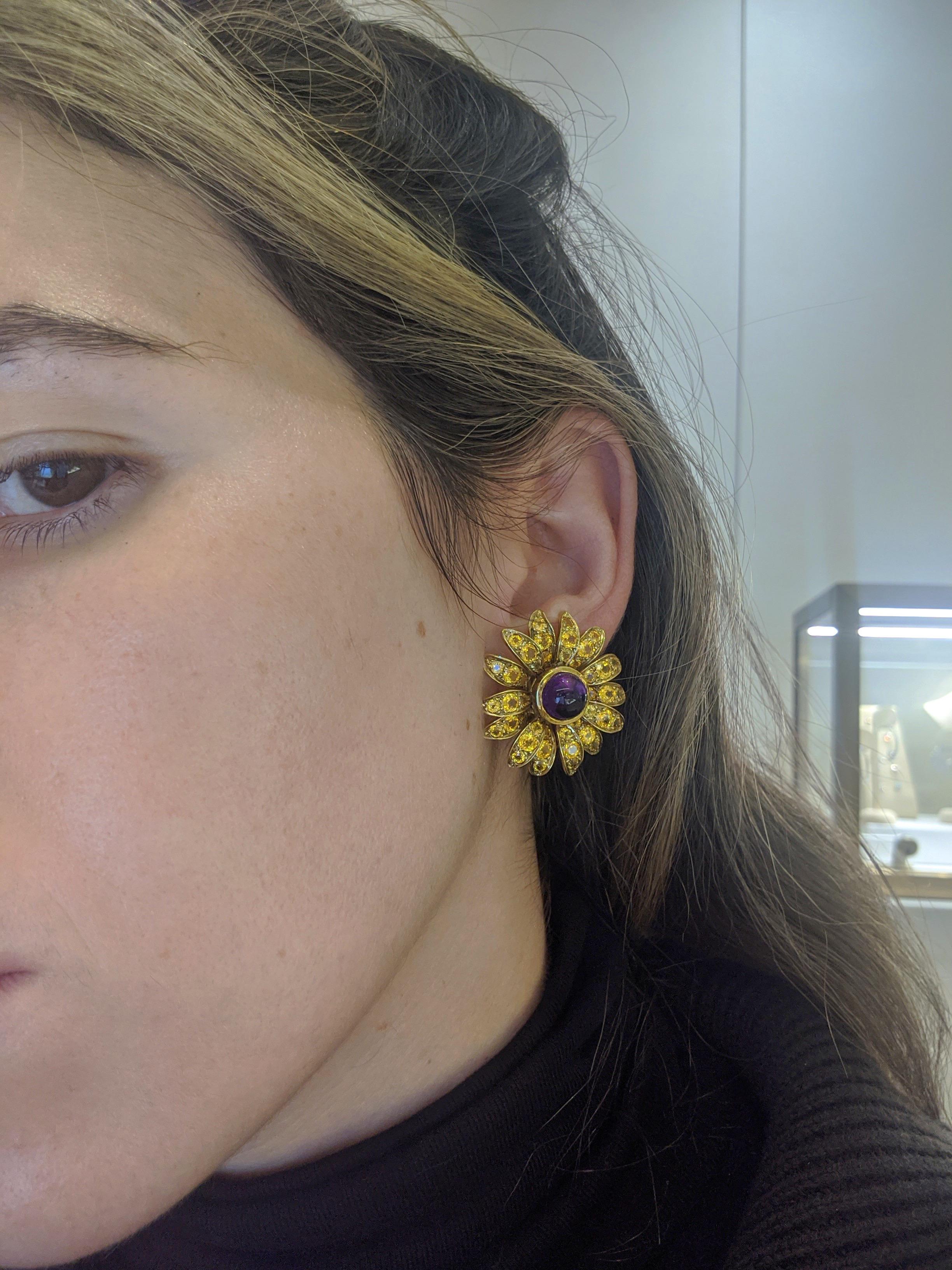 Contemporain Jean Vitau Boucles d'oreilles tournesol en or jaune 18 carats, saphirs jaunes et amthyste en vente