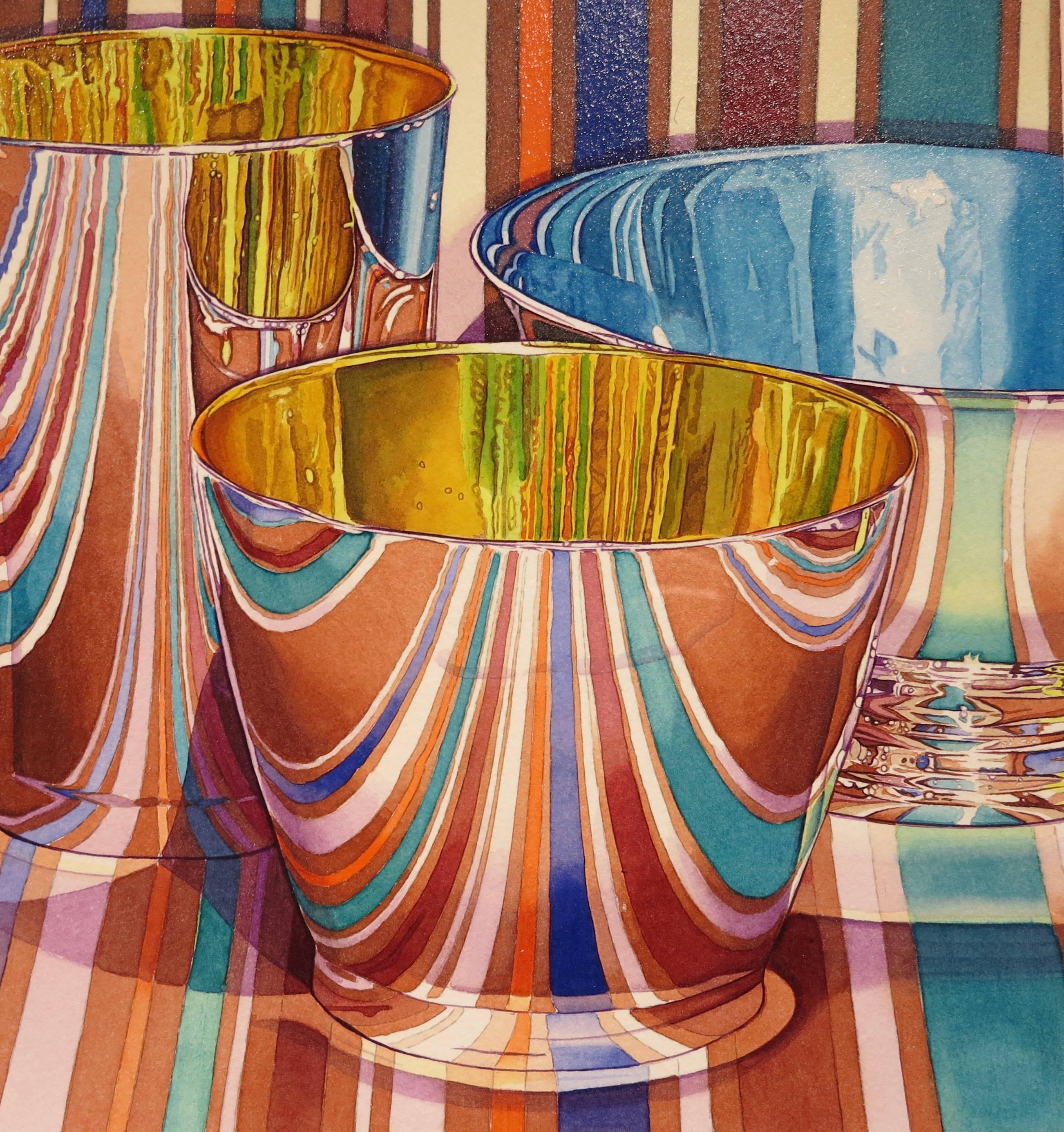 Jeanette Pasin-Sloan (geb. 1946). Stillleben mit Revere-Geschirr, 1988. Gemischte Medien auf Papier. 13 1/8 x 13 3/4 Zoll (Bild); 18 x 20 Zoll (Blatt); 22 x 23,5 Zoll gerahmt. Signiert und datiert am unteren Rand. Ausgezeichneter Zustand ohne