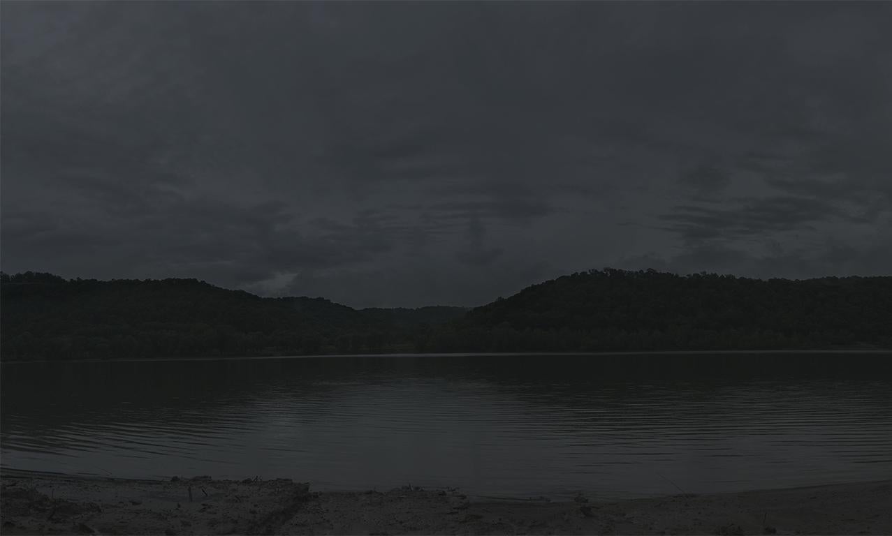 Der Fluss Jordanien. Zunächst Ansicht eines freien Staates, Kreuzung des Ohio River nach Indiana (Schwarz), Color Photograph, von Jeanine Michna-Bales
