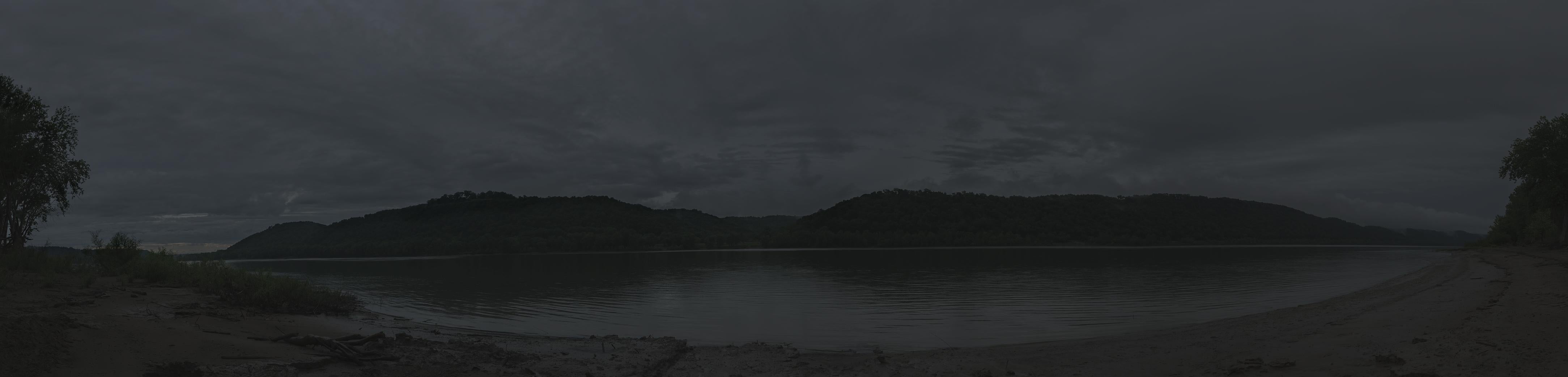 Der Fluss Jordanien. Zunächst Ansicht eines freien Staates, Kreuzung des Ohio River nach Indiana – Photograph von Jeanine Michna-Bales