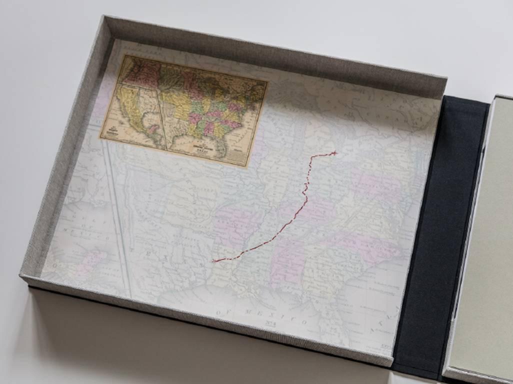 Durch die Dunkelheit zum Licht: Fotografien Along the Underground Railroad, Portfolio – Photograph von Jeanine Michna-Bales