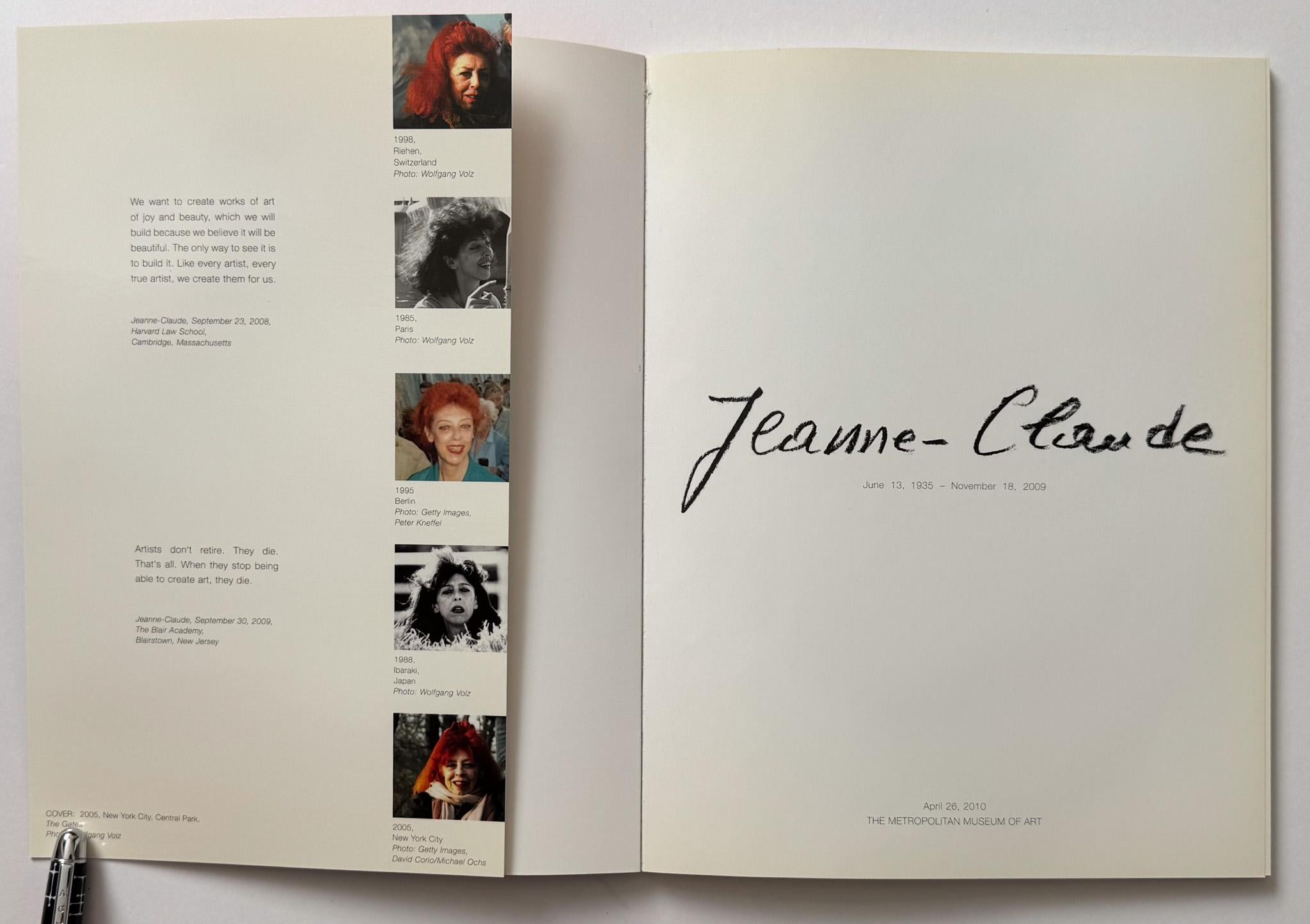 XXI secolo e contemporaneo Borsa da viaggio commemorativa di Jeanne-Claude (con libro ed ephemera) in vendita