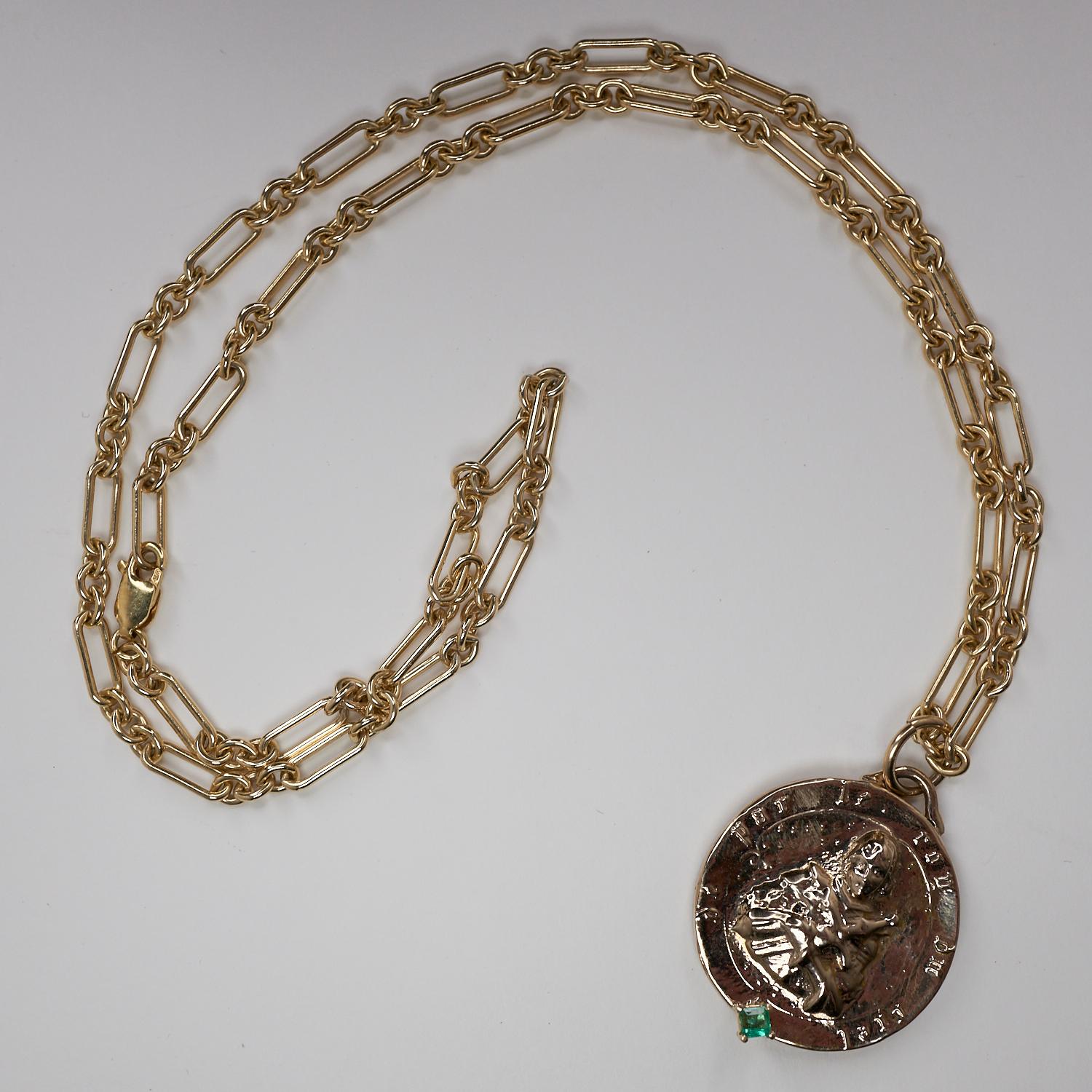 Collana a catena con medaglia quadrata in smeraldo di Giovanna d'Arco in vendita 2