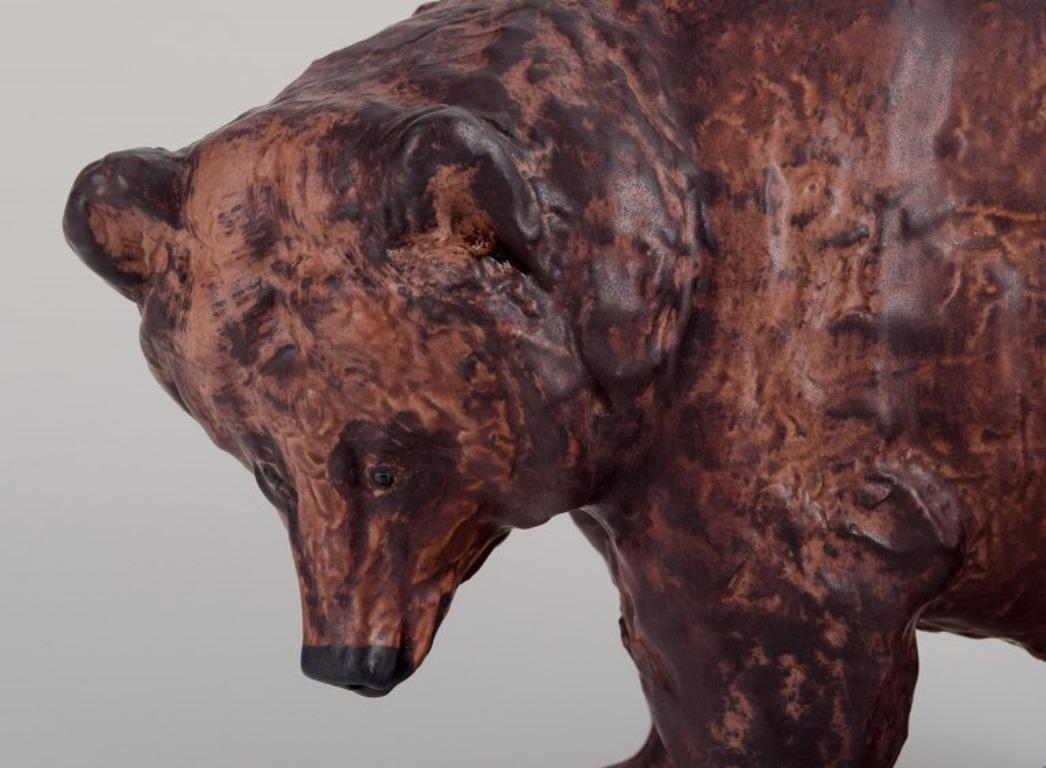 Jeanne Grut (1927-2009) per Royal Copenhagen Aluminia faience.
Grande statuetta di orso bruno in piedi.
Numero di modello 3822.
Datazione: 1945
In perfette condizioni.
Prima qualità di fabbrica.
Firmato: JG, Royal Copenhagen.
Dimensioni: L 23,0 cm x
