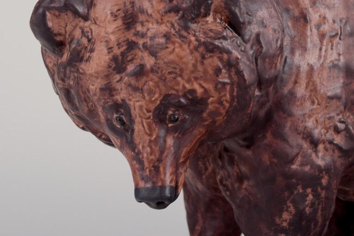 Smaltato Jeanne Grut per Royal Copenhagen Aluminia faience. Grande statuetta di orso in vendita