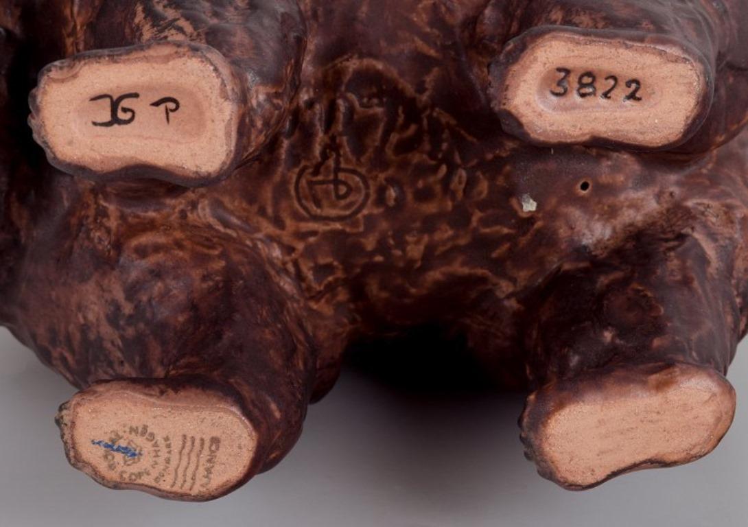 Porcellana Jeanne Grut per Royal Copenhagen Aluminia faience. Grande statuetta di orso in vendita